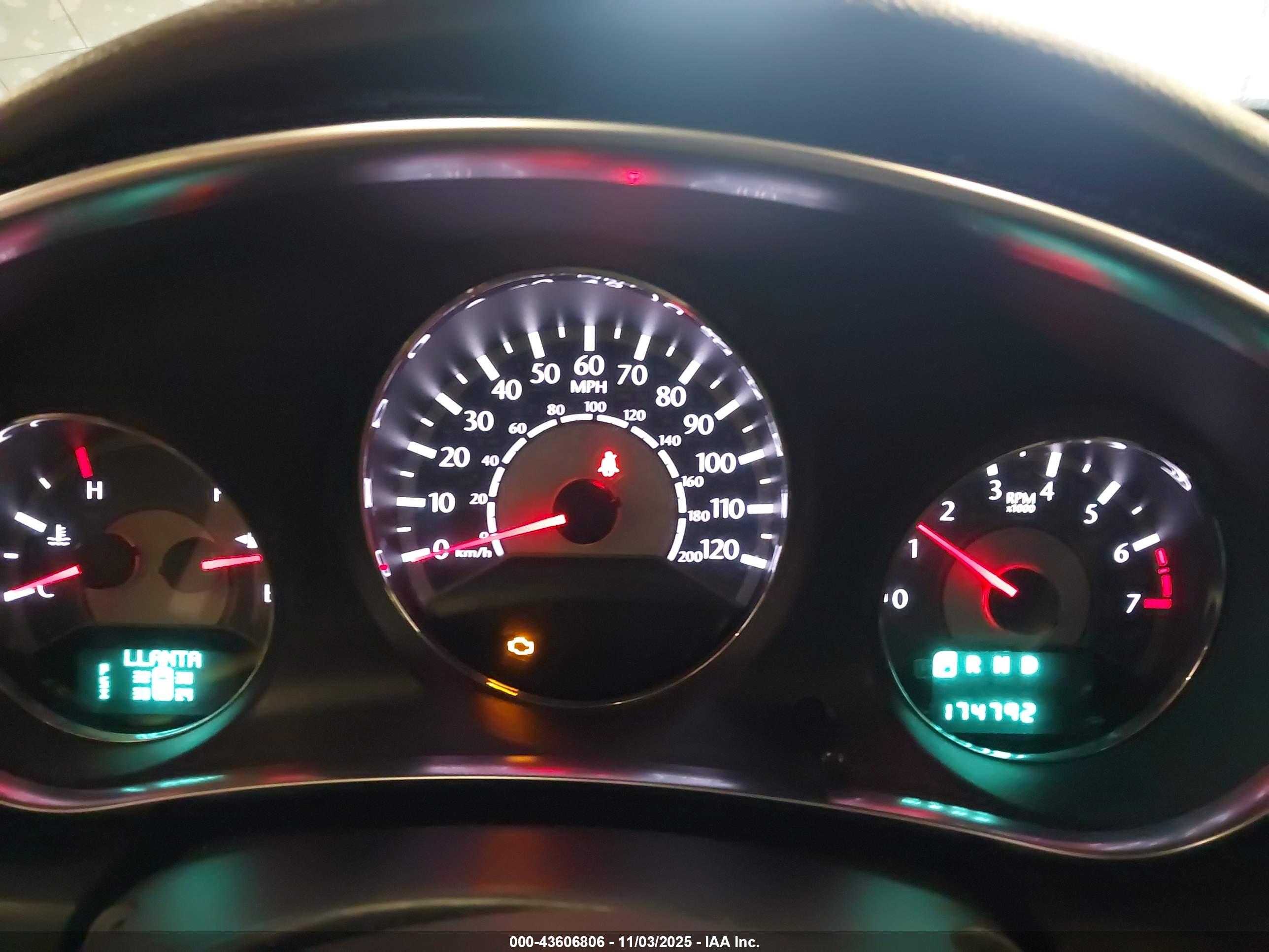 CHRYSLER 200 image 7