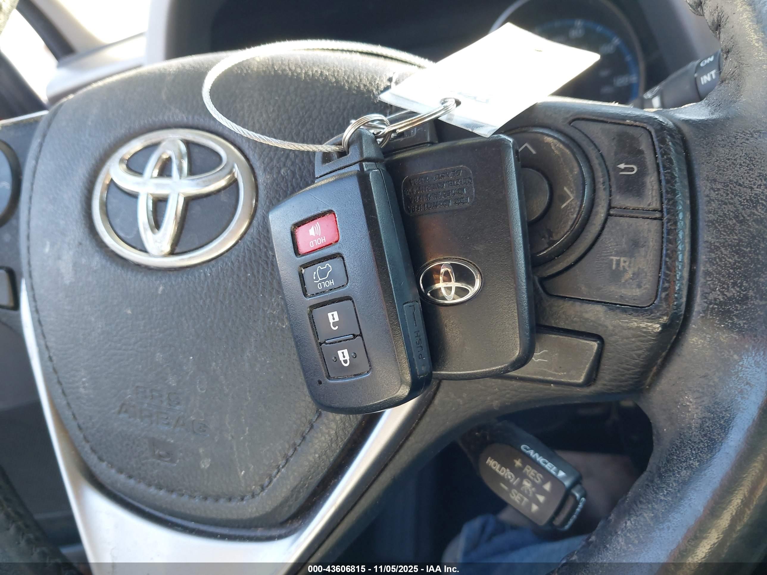 TOYOTA RAV4 image 11