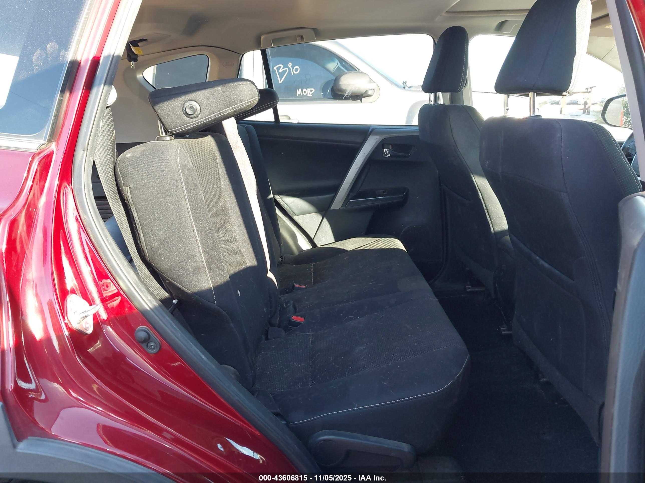 TOYOTA RAV4 image 8