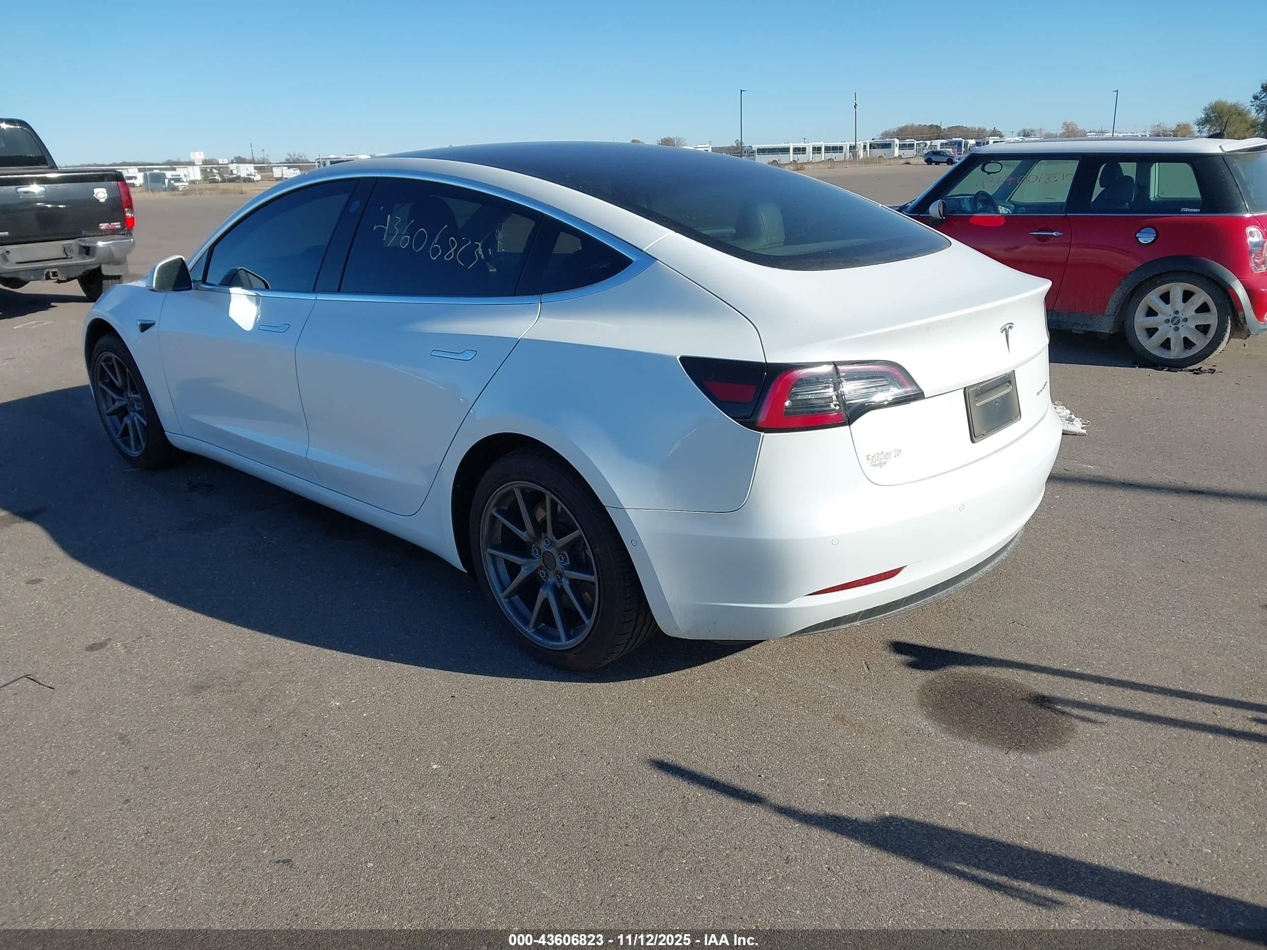 TESLA MODEL image 3