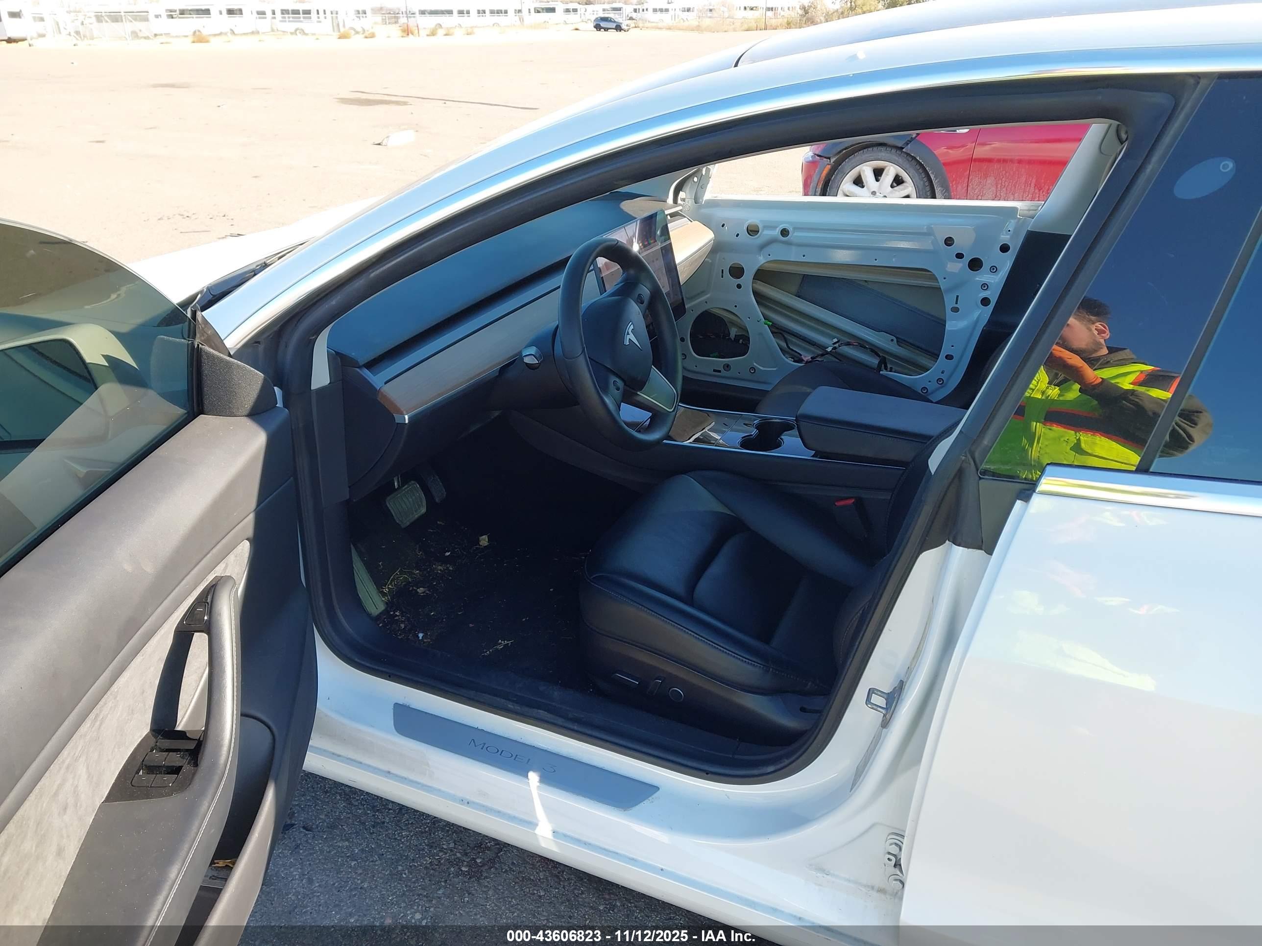 TESLA MODEL image 5