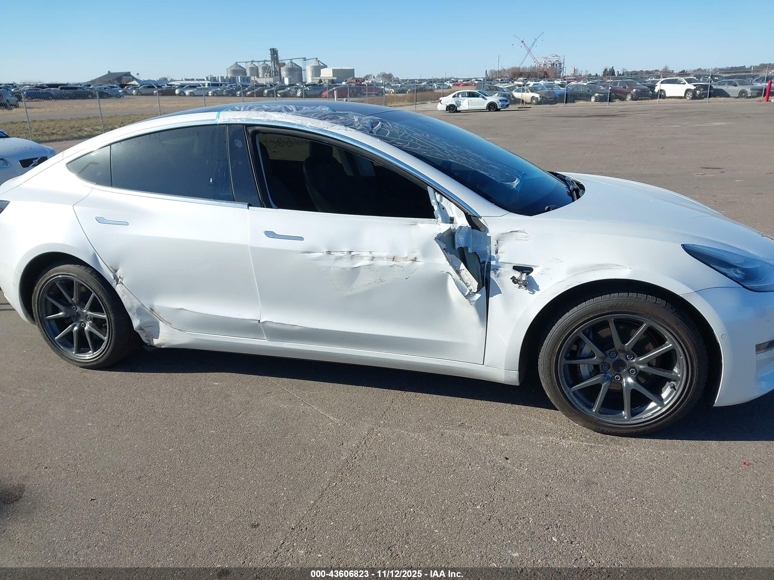 TESLA MODEL image 6