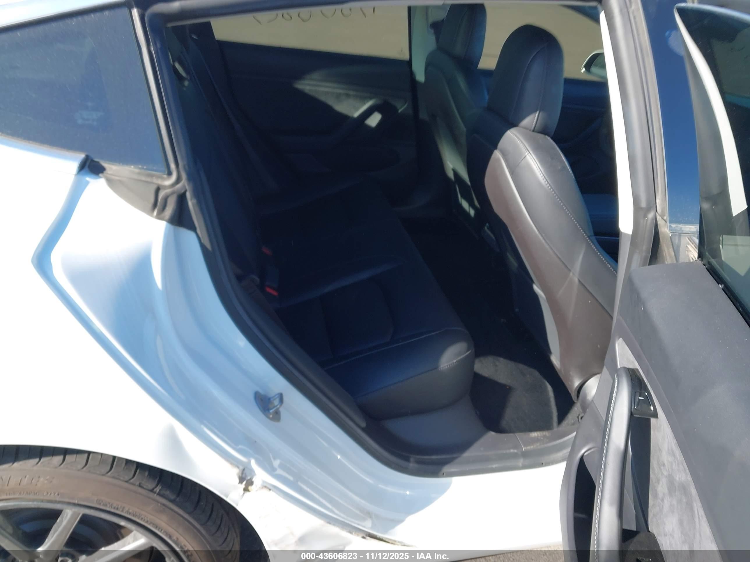 TESLA MODEL image 8