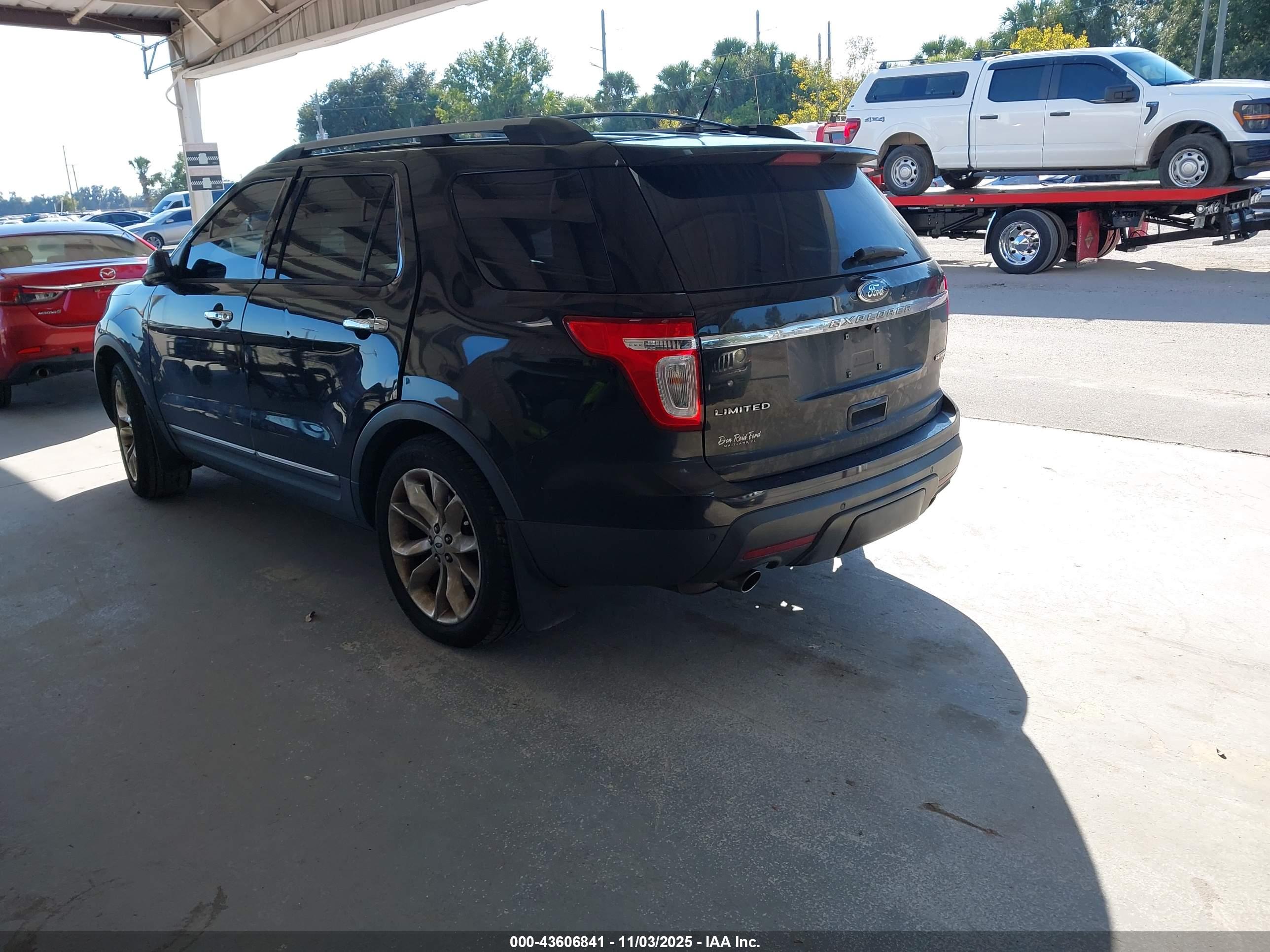FORD EXPLORER image 3