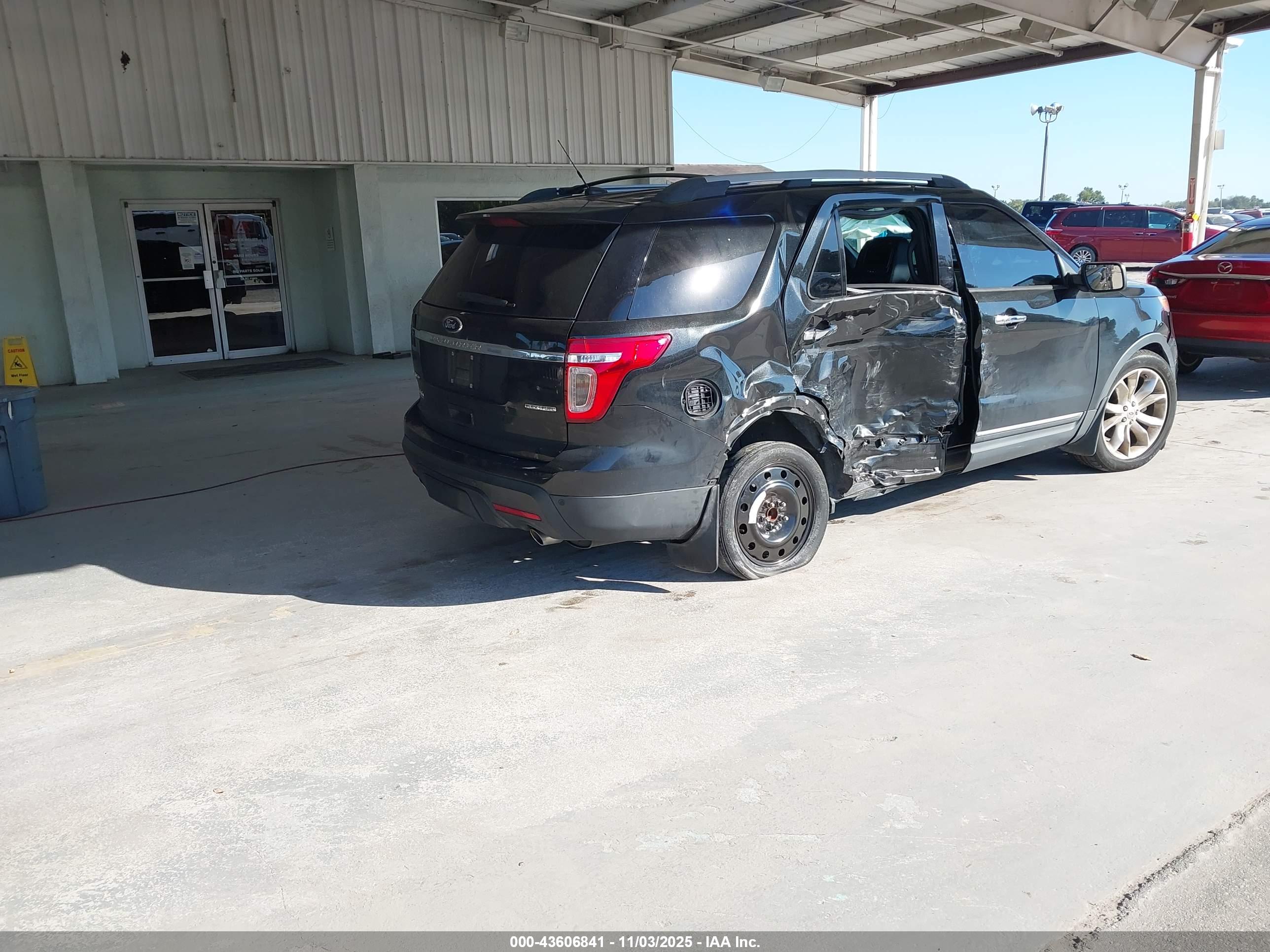 FORD EXPLORER image 4