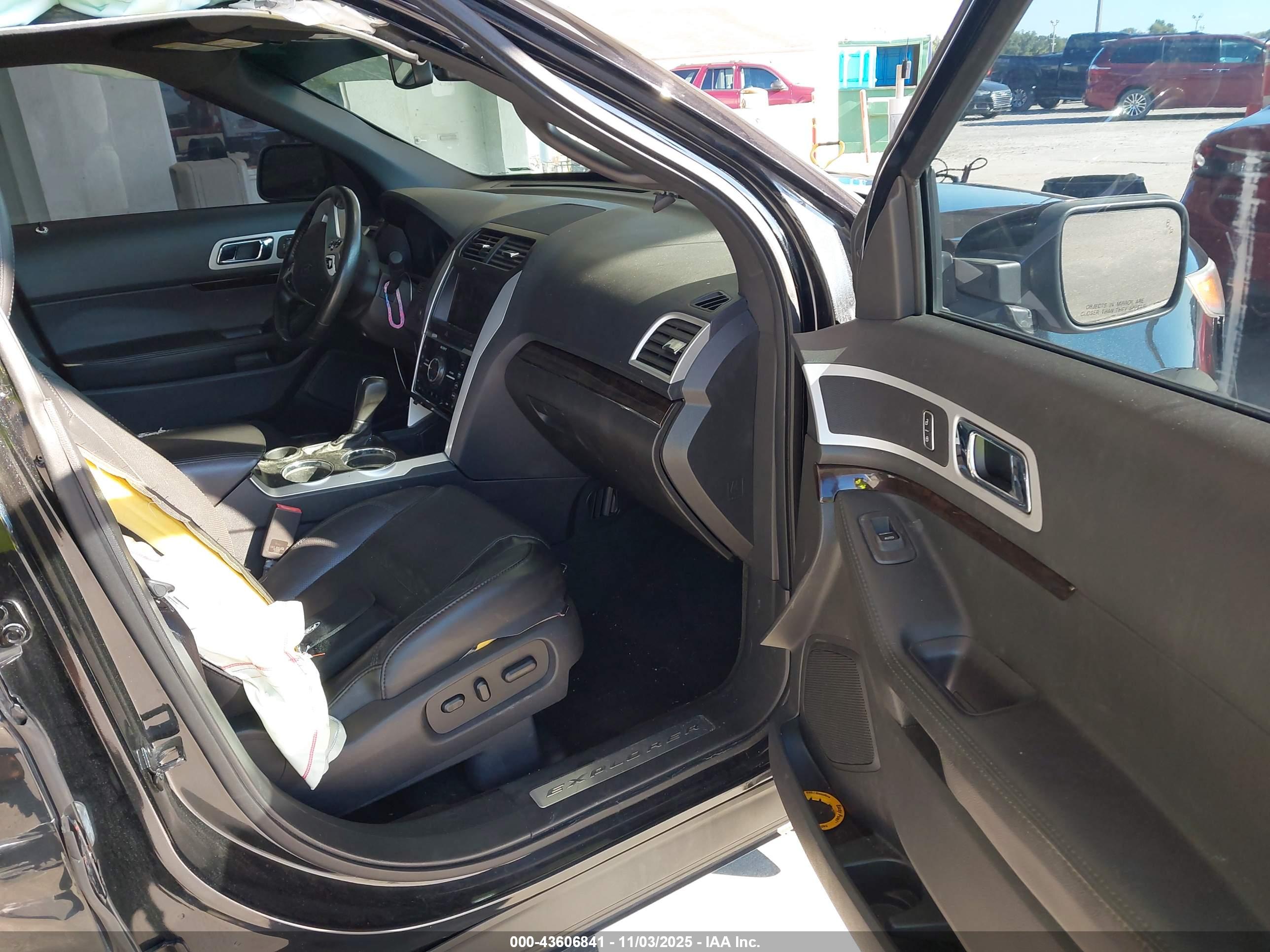 FORD EXPLORER image 5