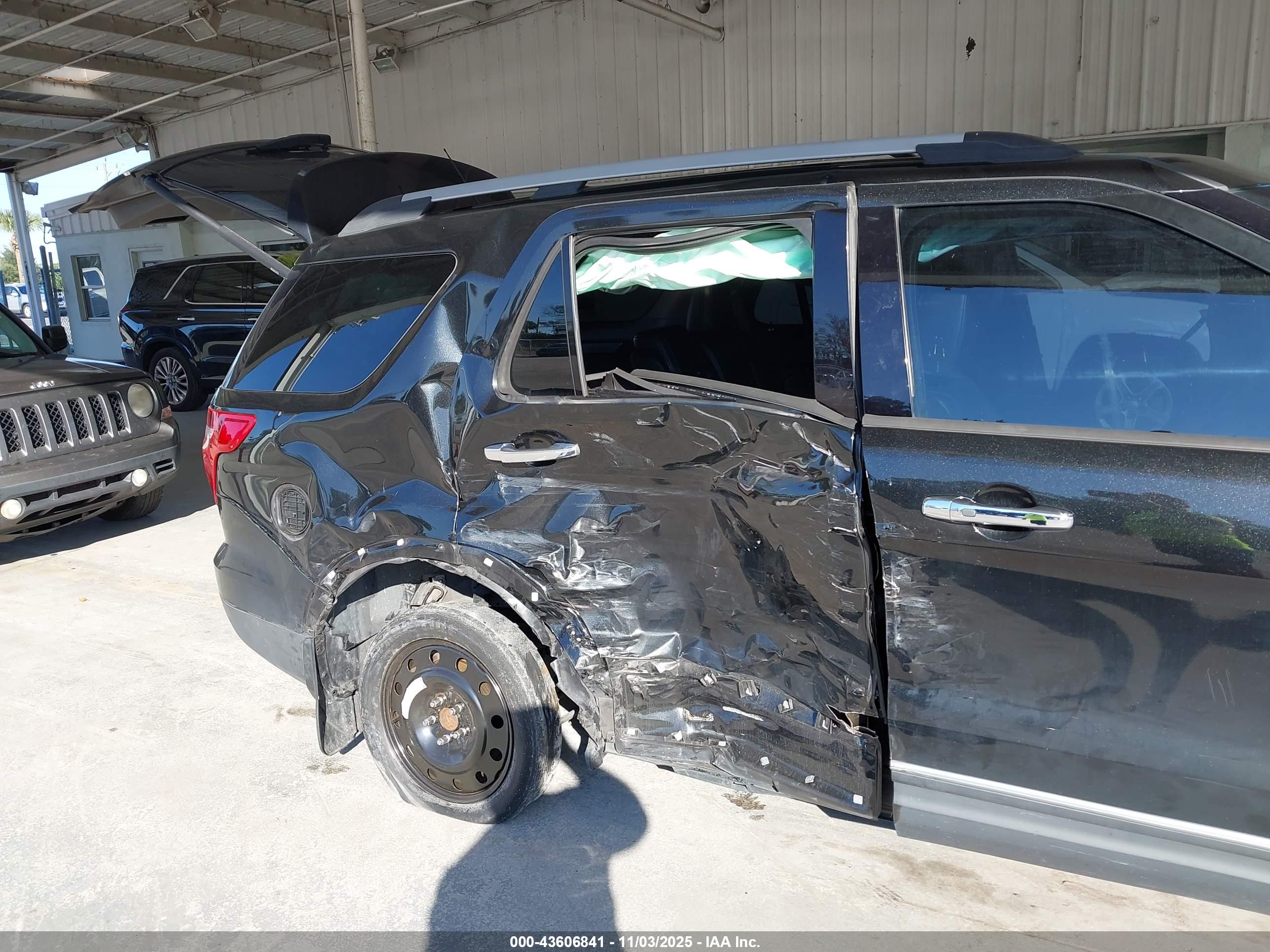 FORD EXPLORER image 6