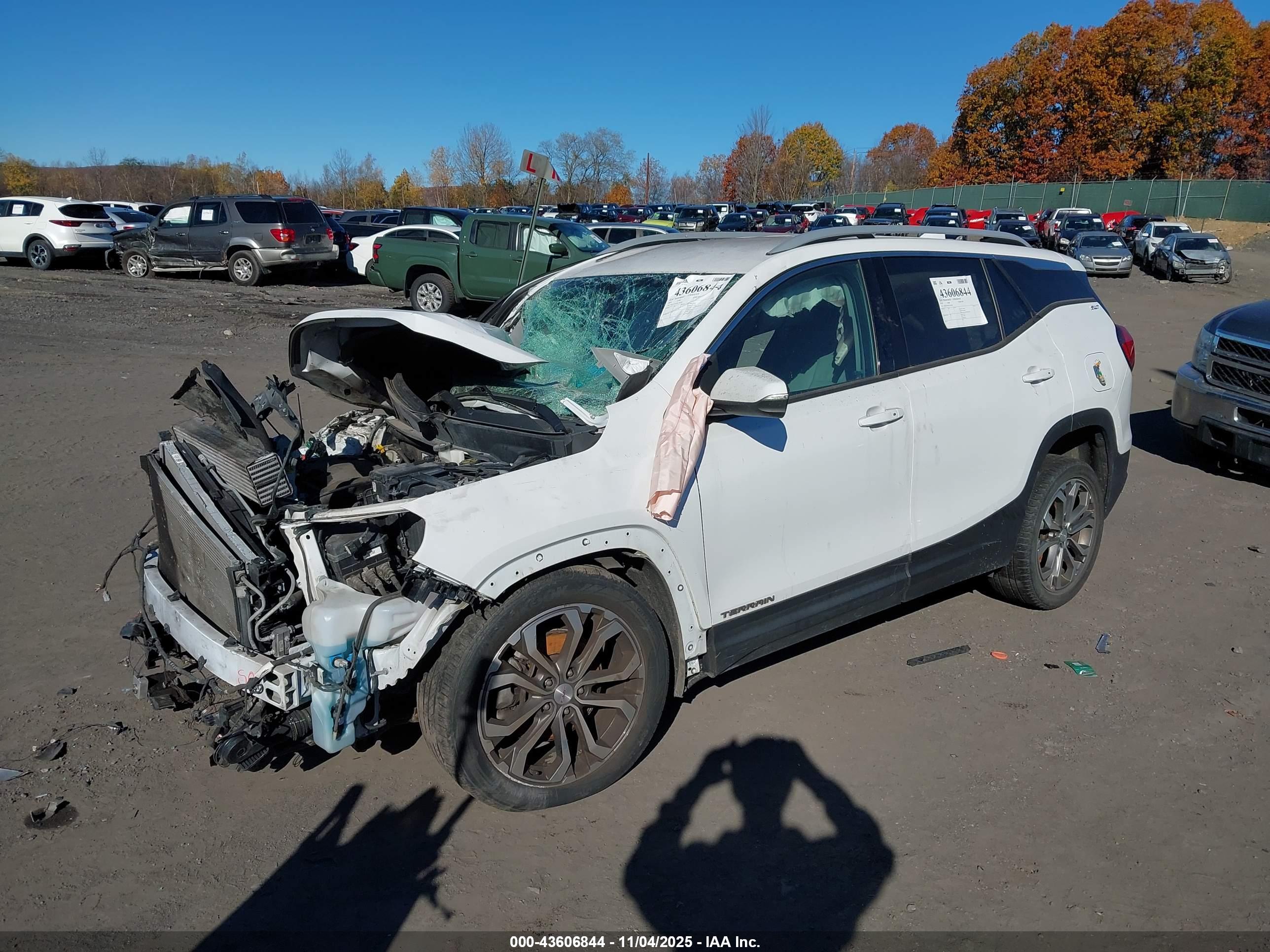 GMC TERRAIN image 2