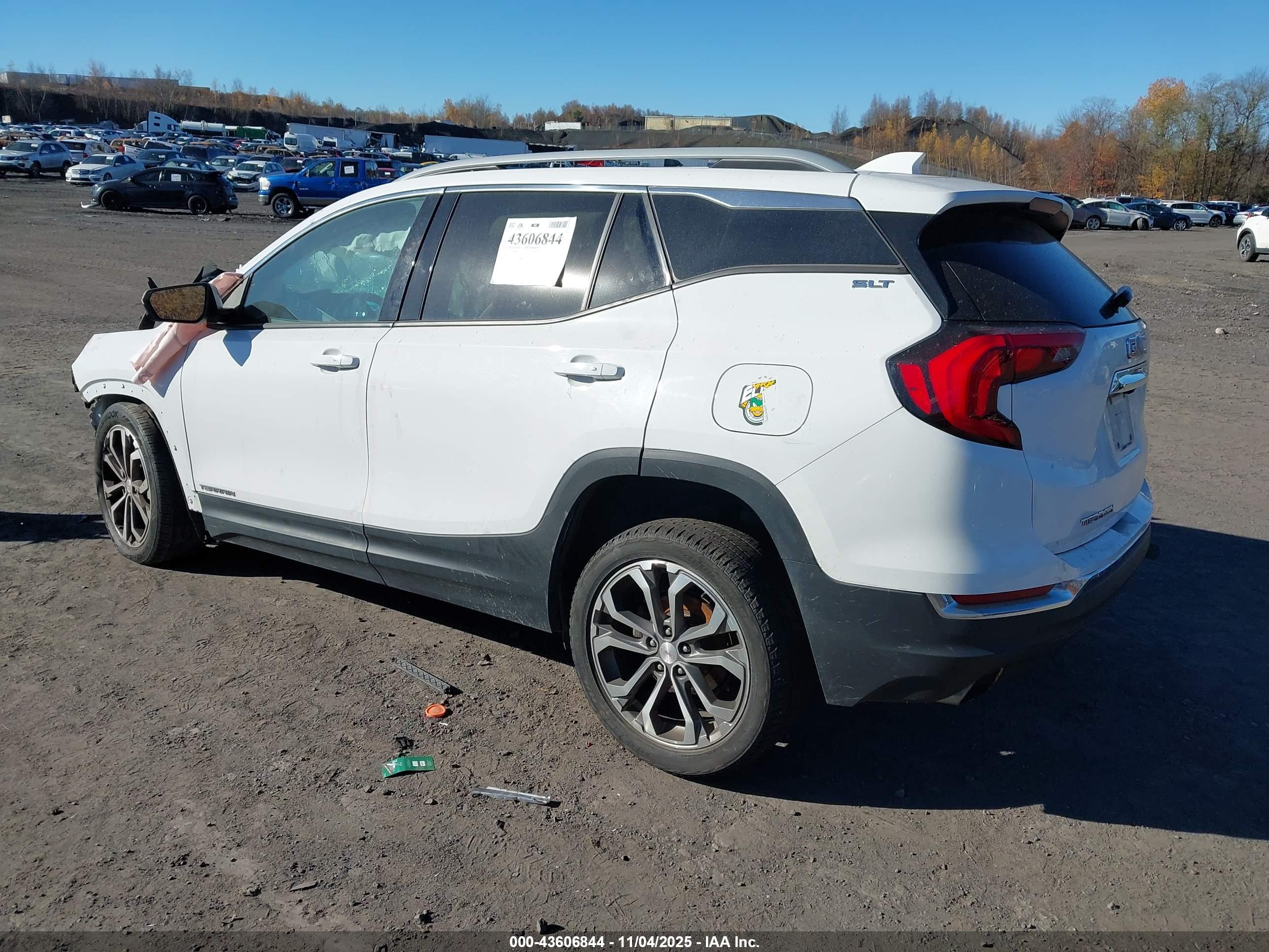 GMC TERRAIN image 3