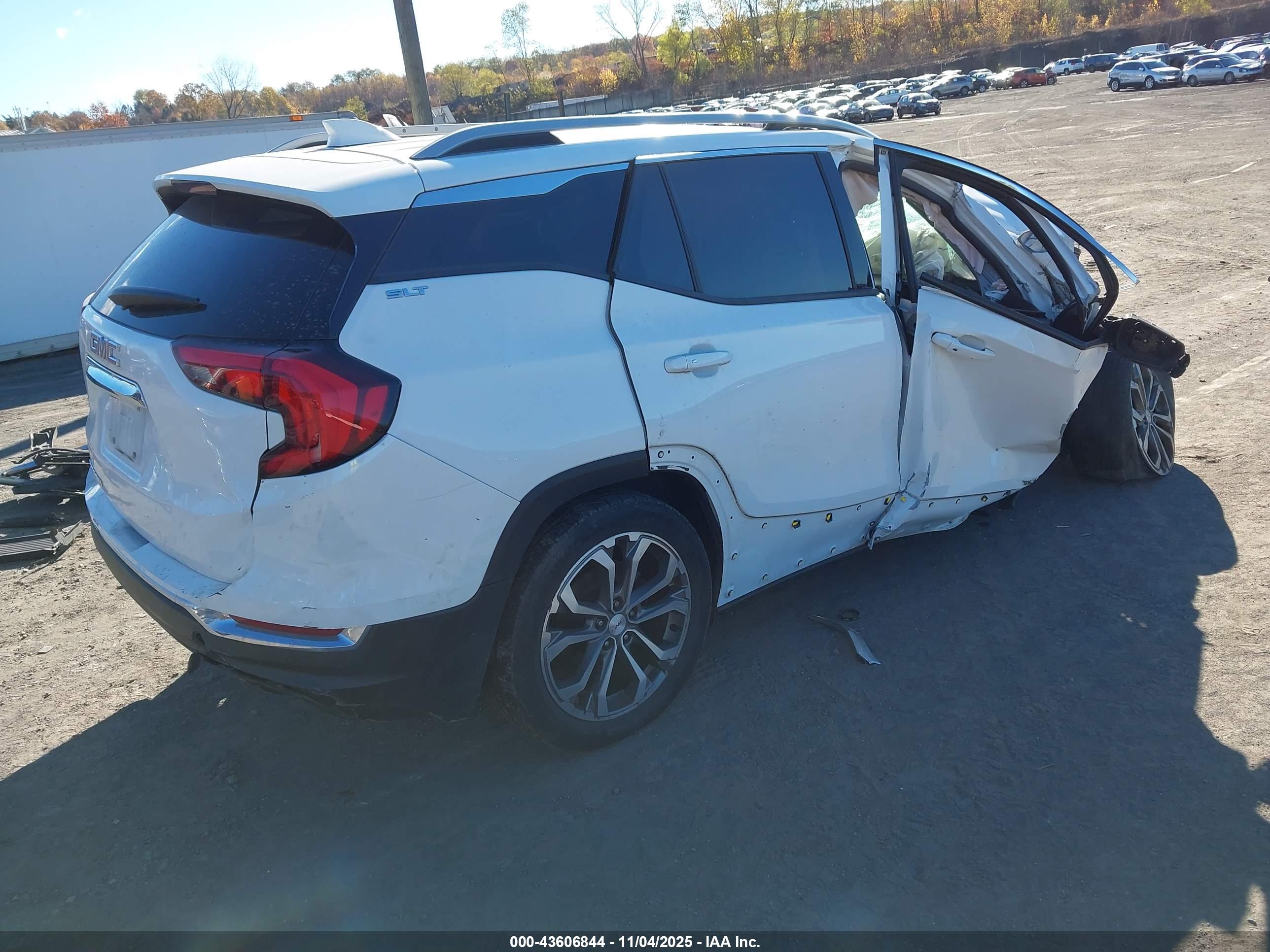 GMC TERRAIN image 4