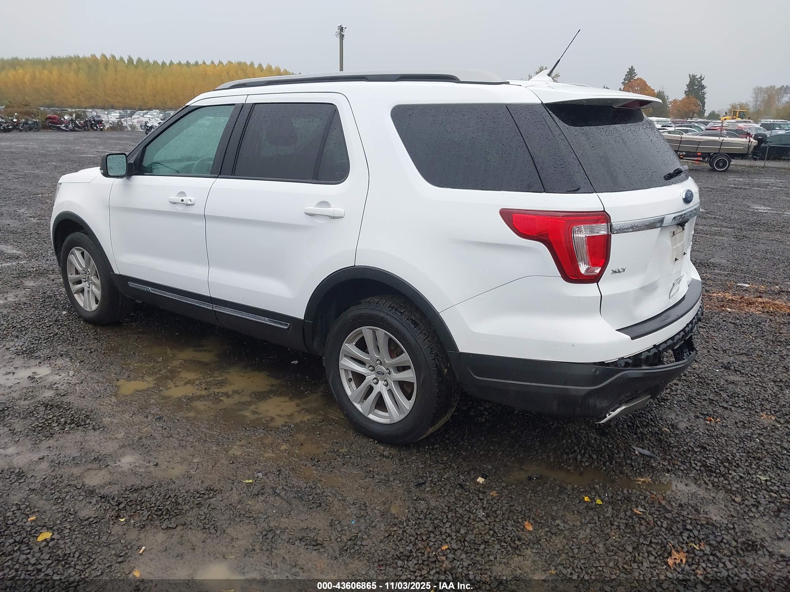 FORD EXPLORER image 3