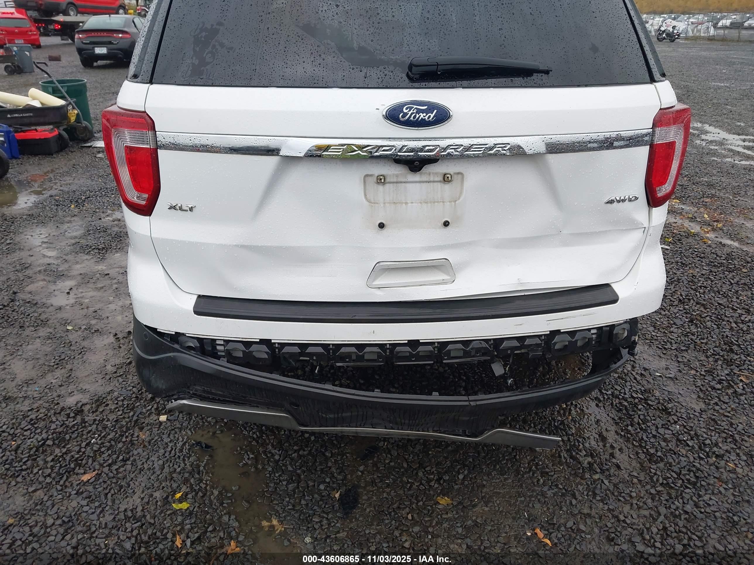 FORD EXPLORER image 6