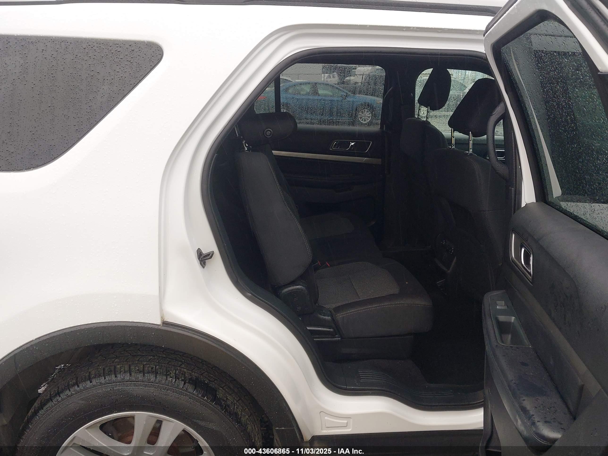 FORD EXPLORER image 8