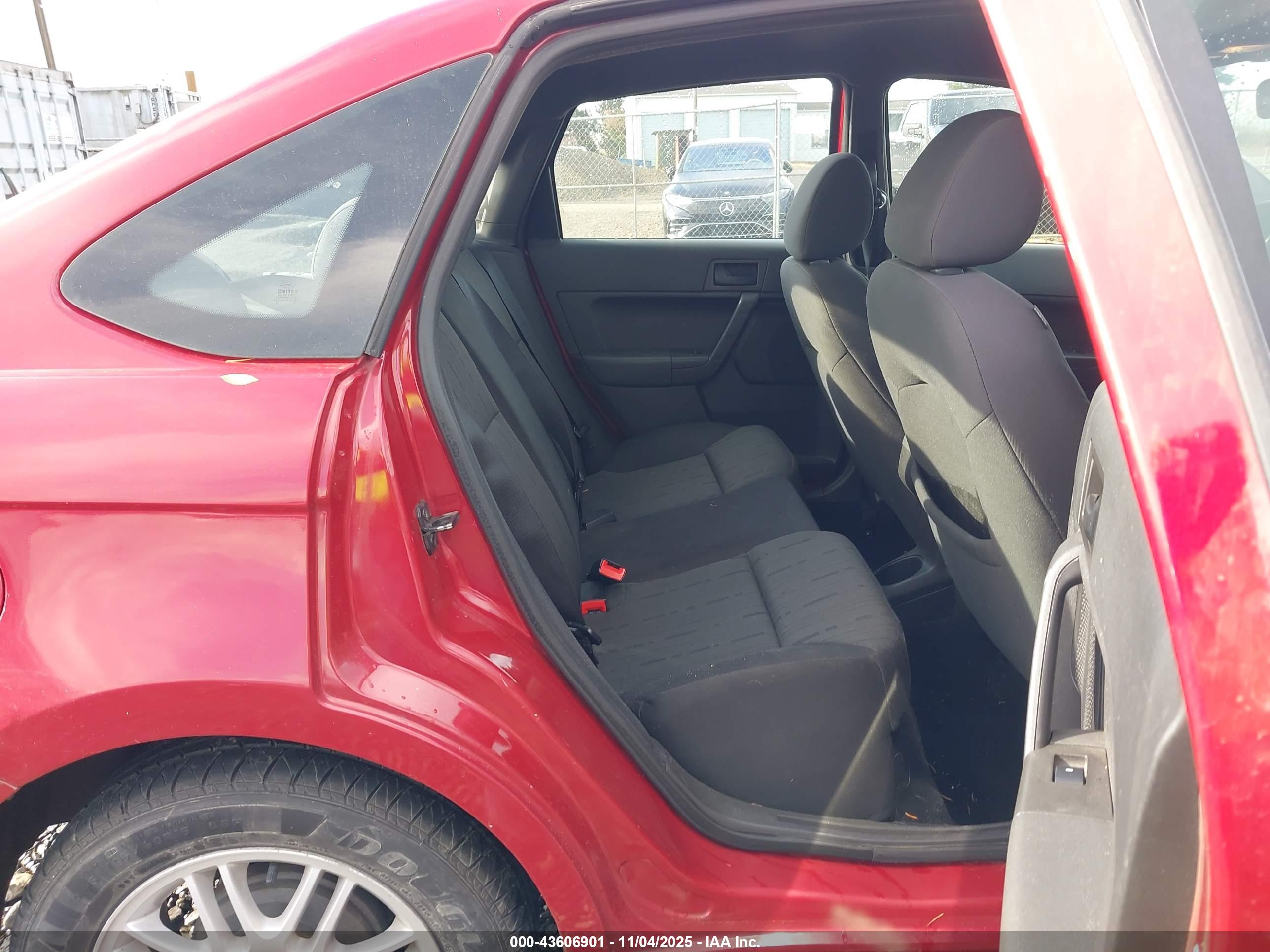 FORD FOCUS image 8