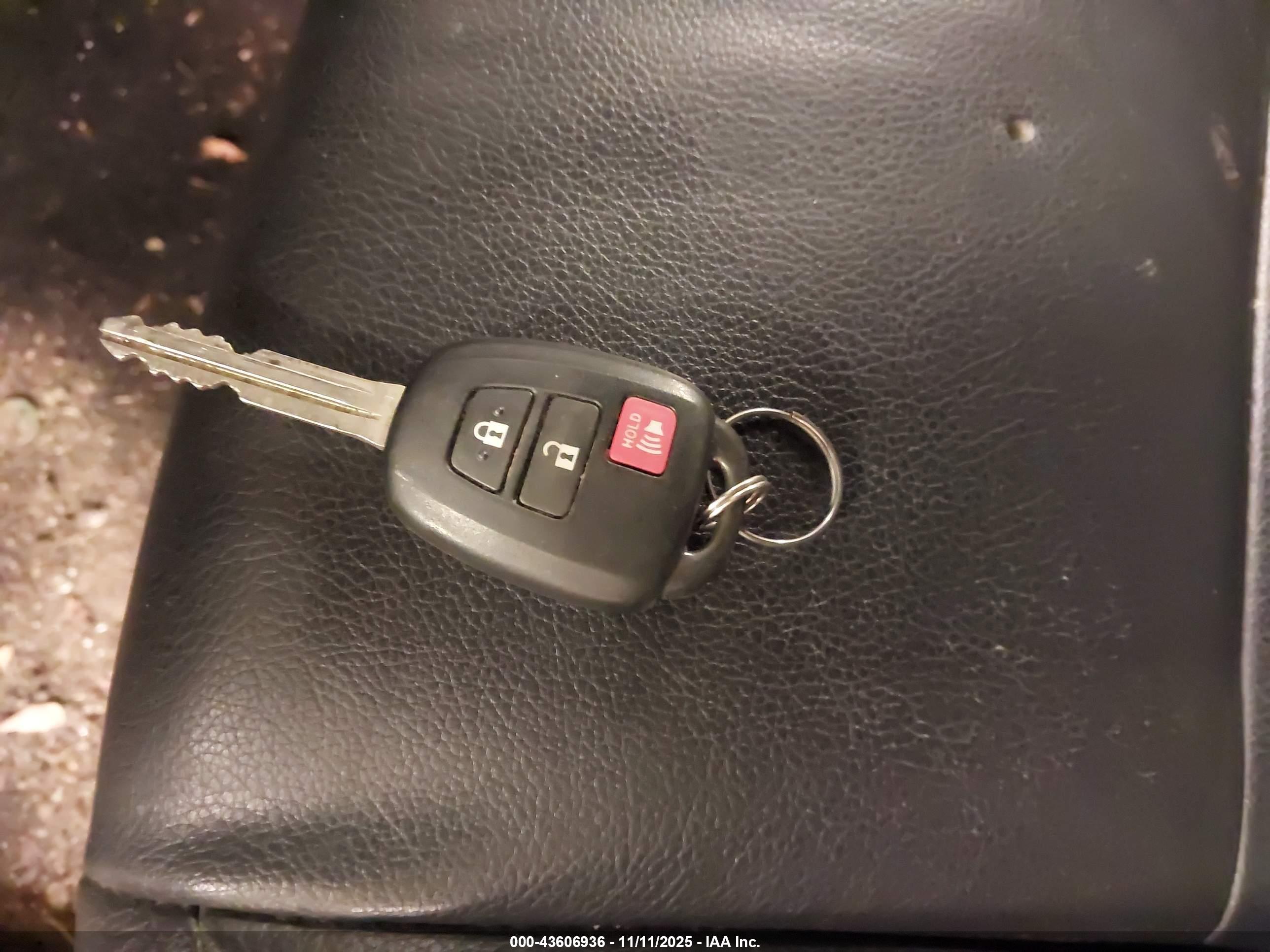 TOYOTA RAV4 image 11