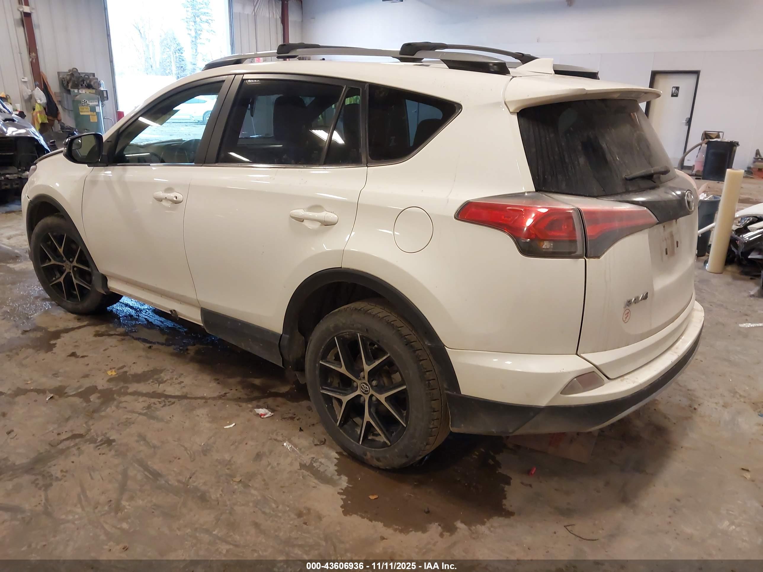 TOYOTA RAV4 image 3
