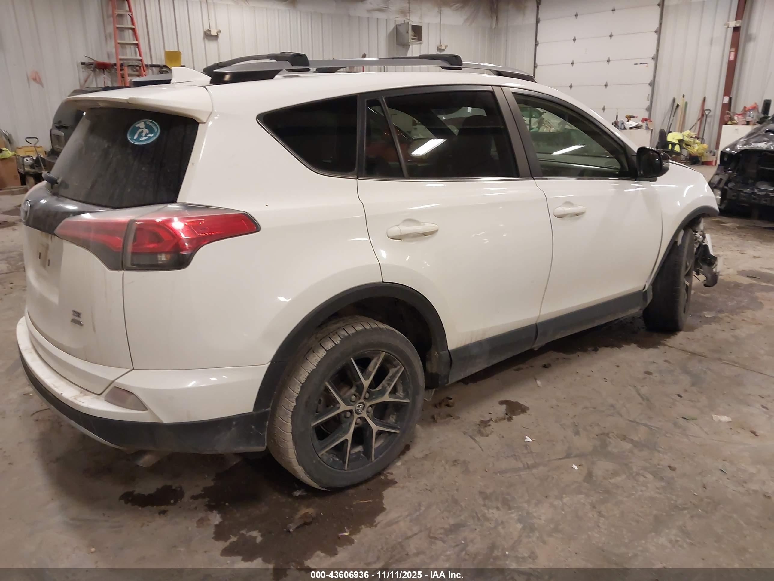 TOYOTA RAV4 image 4