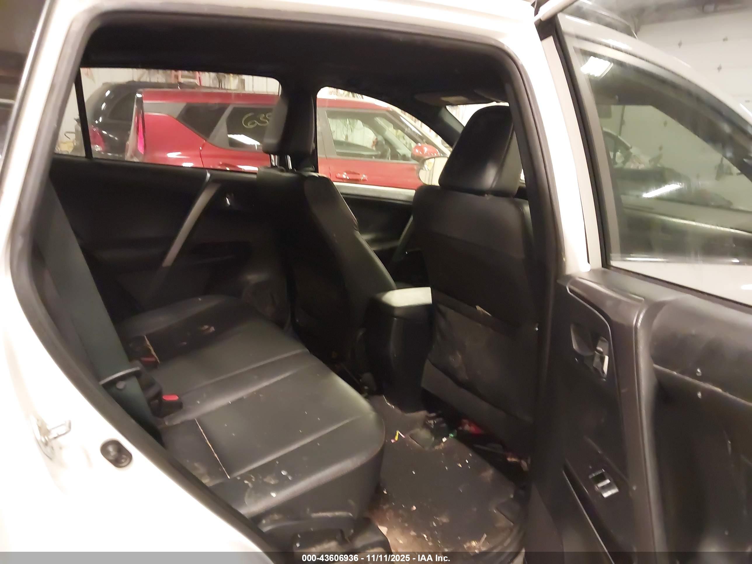 TOYOTA RAV4 image 8