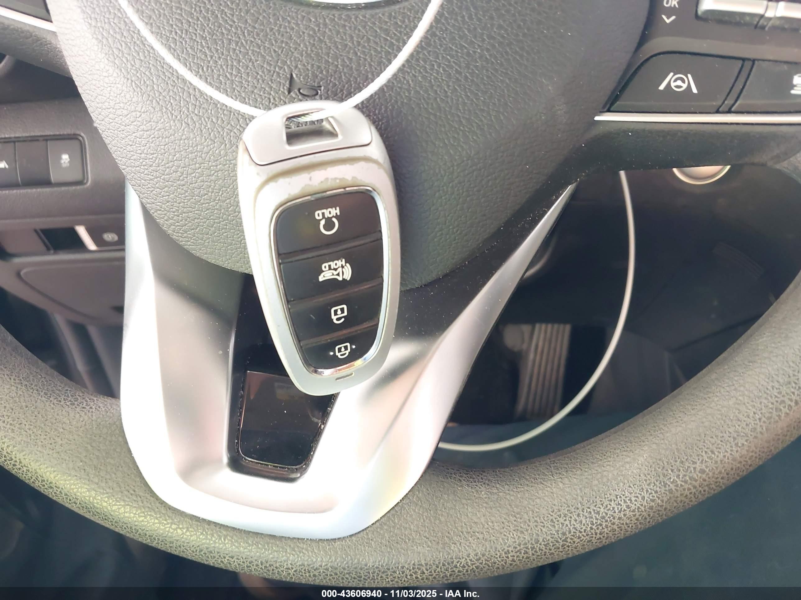 HYUNDAI SANTA image 11