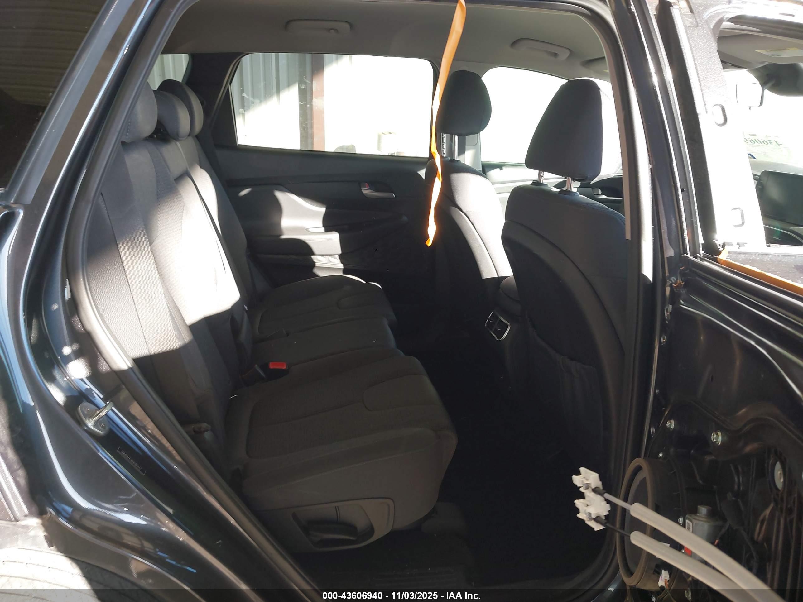 HYUNDAI SANTA image 8