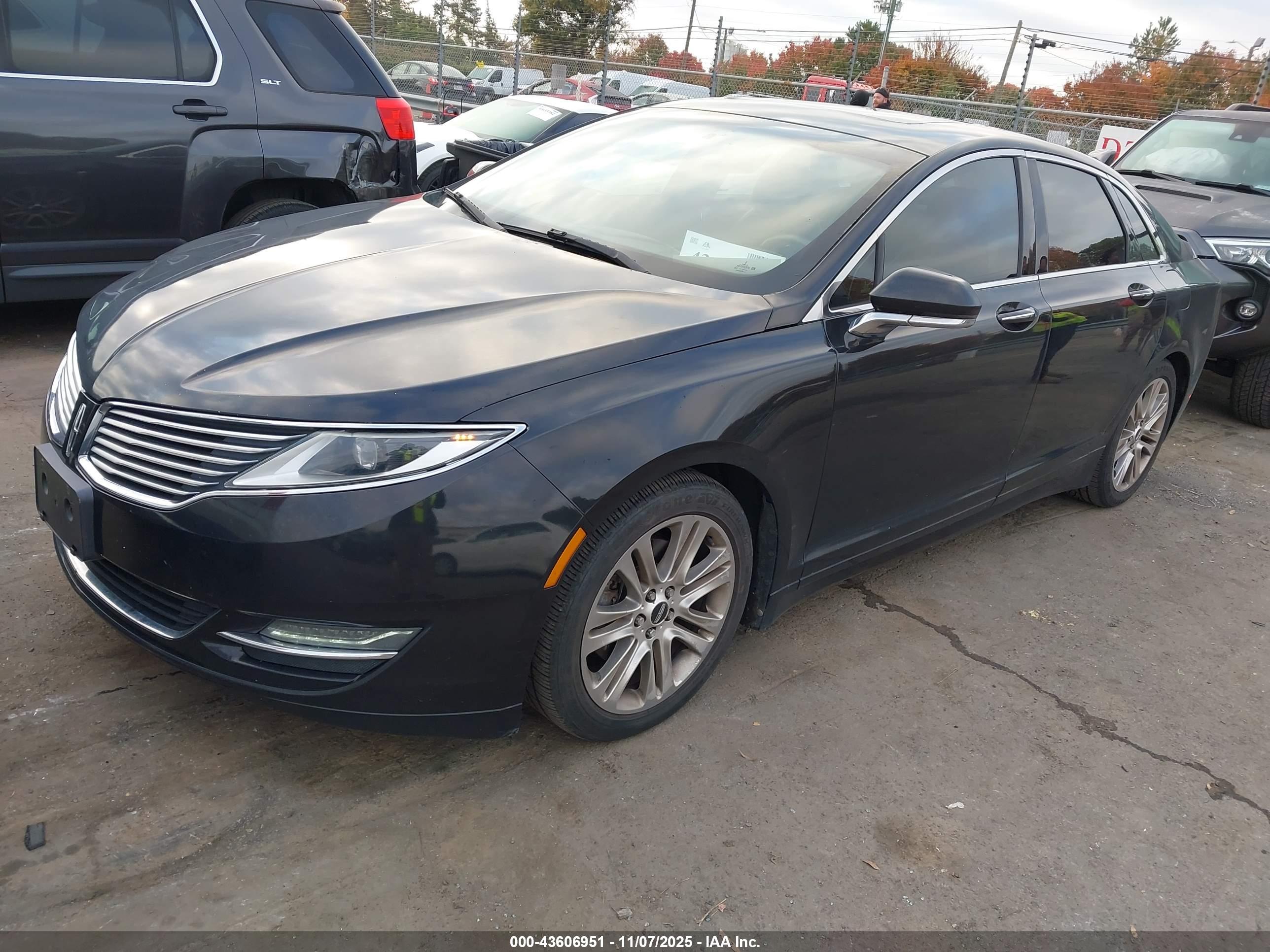 LINCOLN MKZ image 2