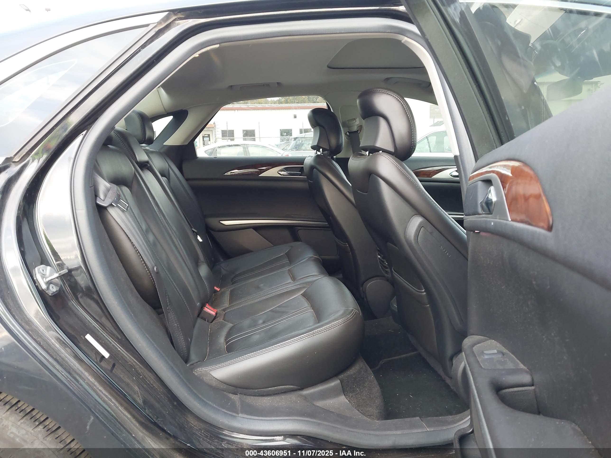 LINCOLN MKZ image 8