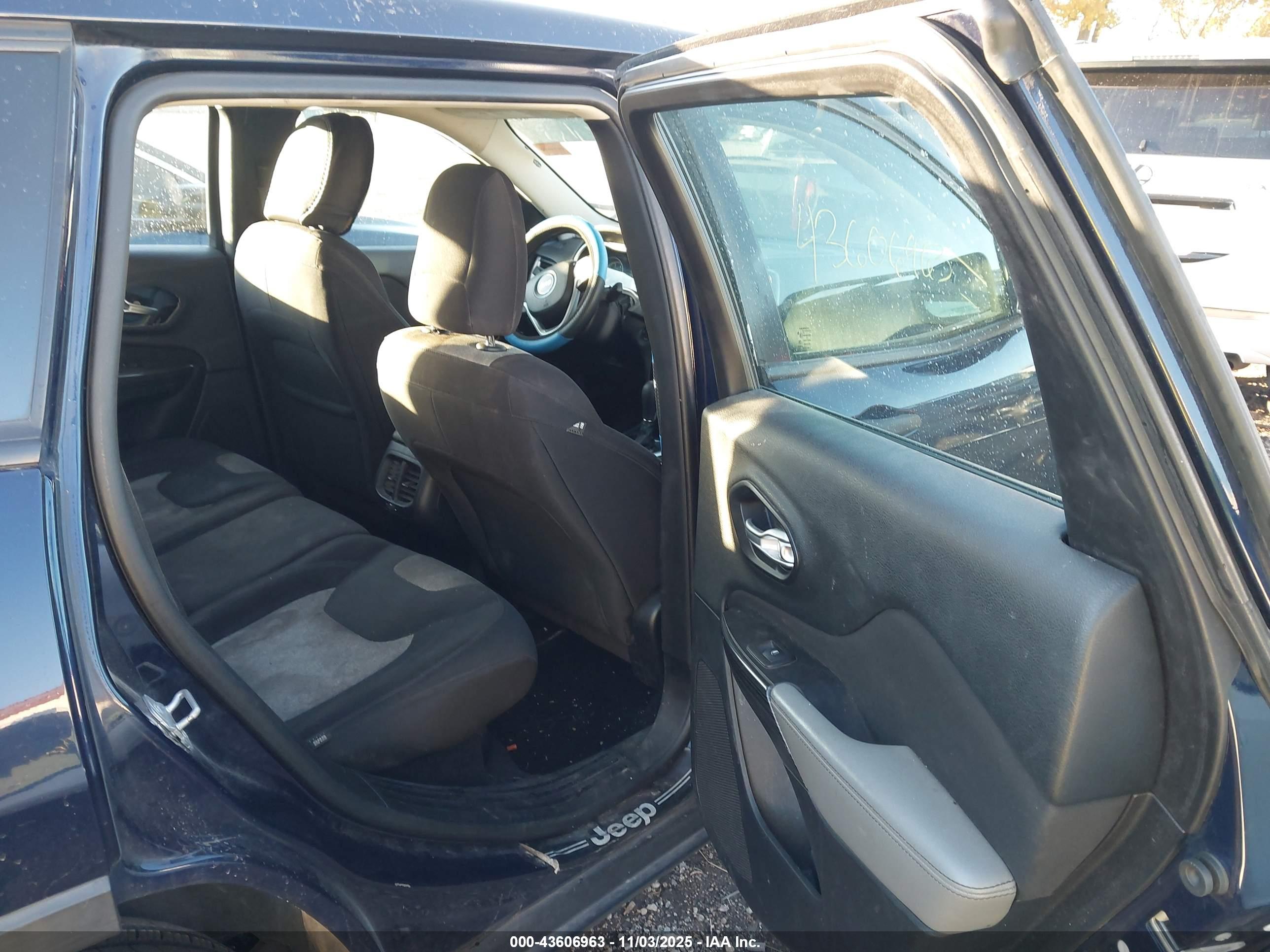 JEEP CHEROKEE image 8