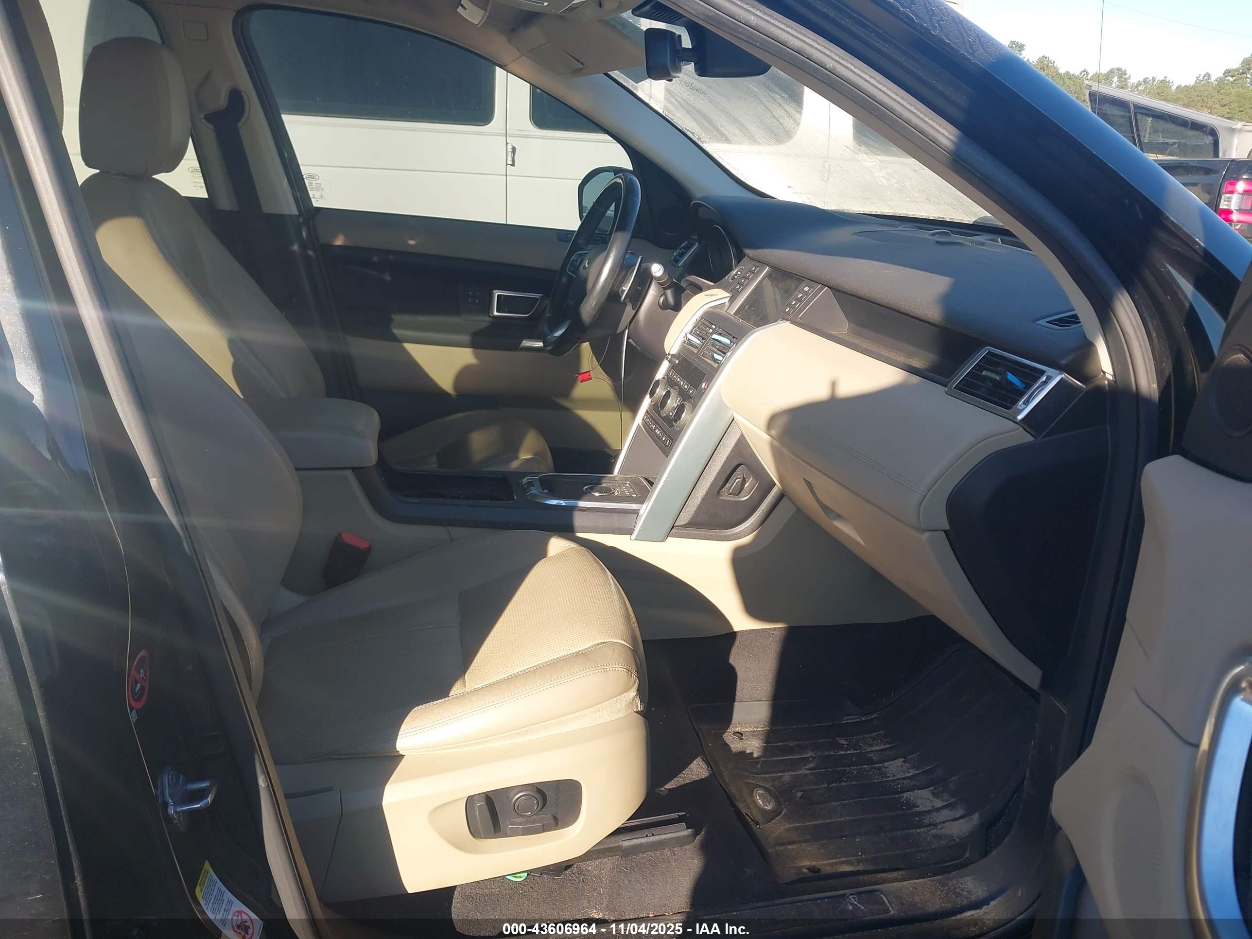 LAND ROVER image 5