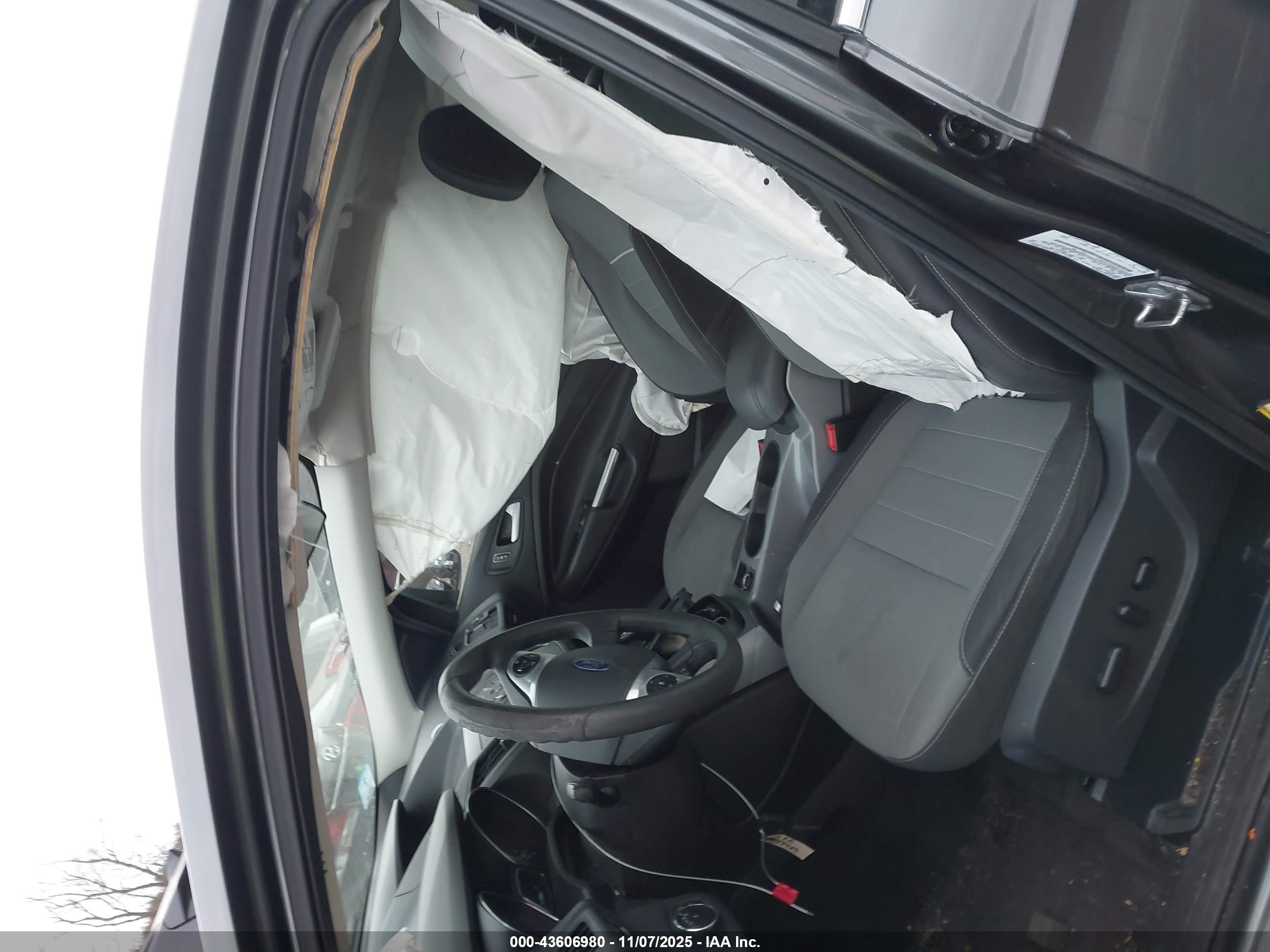 FORD ESCAPE image 5