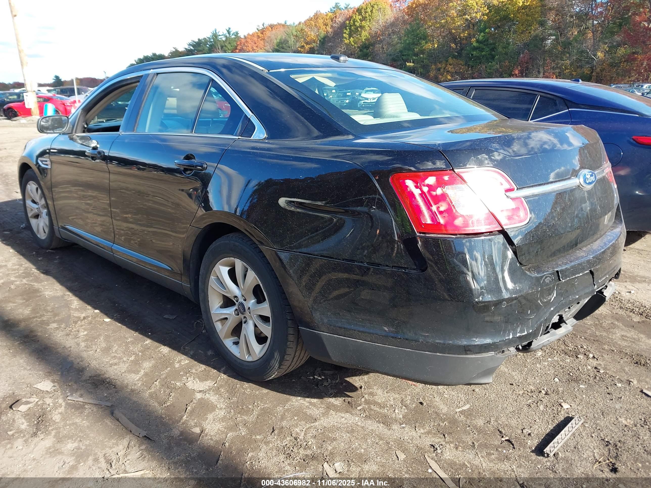 FORD TAURUS image 3