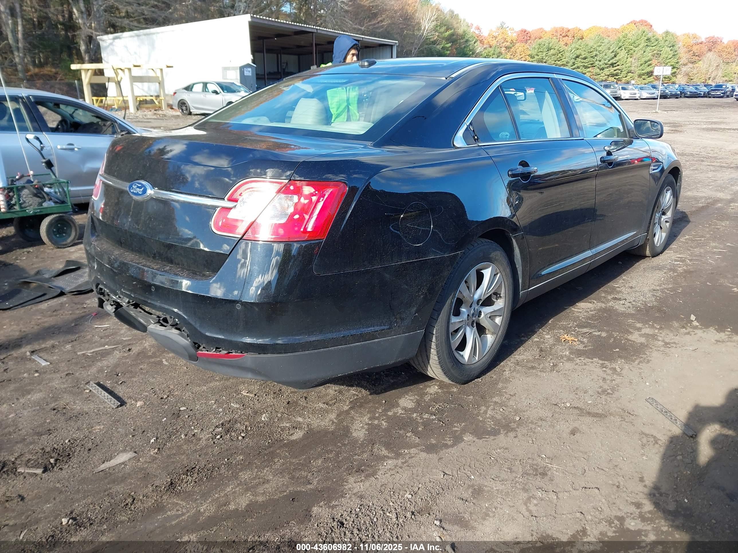 FORD TAURUS image 4