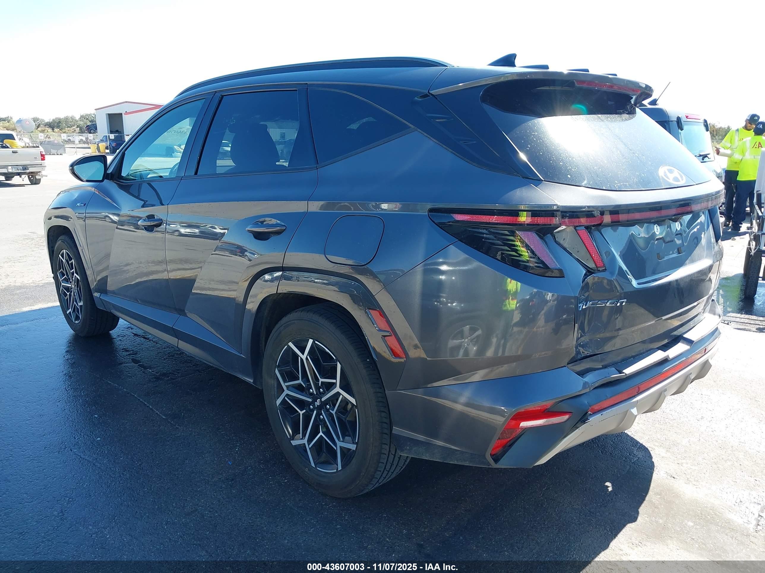 HYUNDAI TUCSON image 3