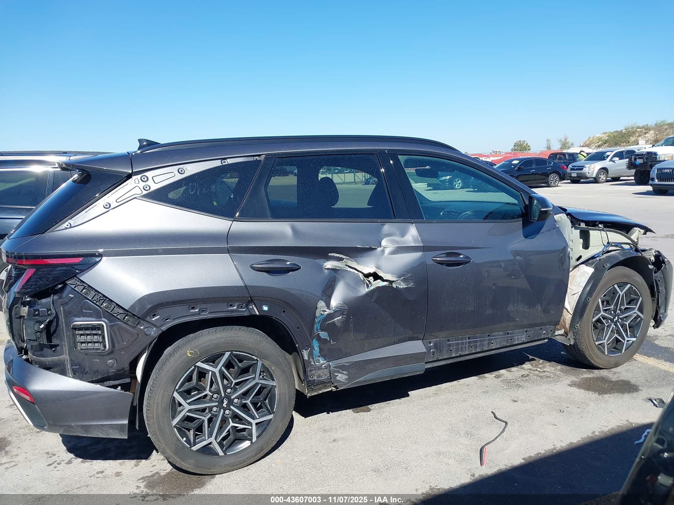 HYUNDAI TUCSON image 6