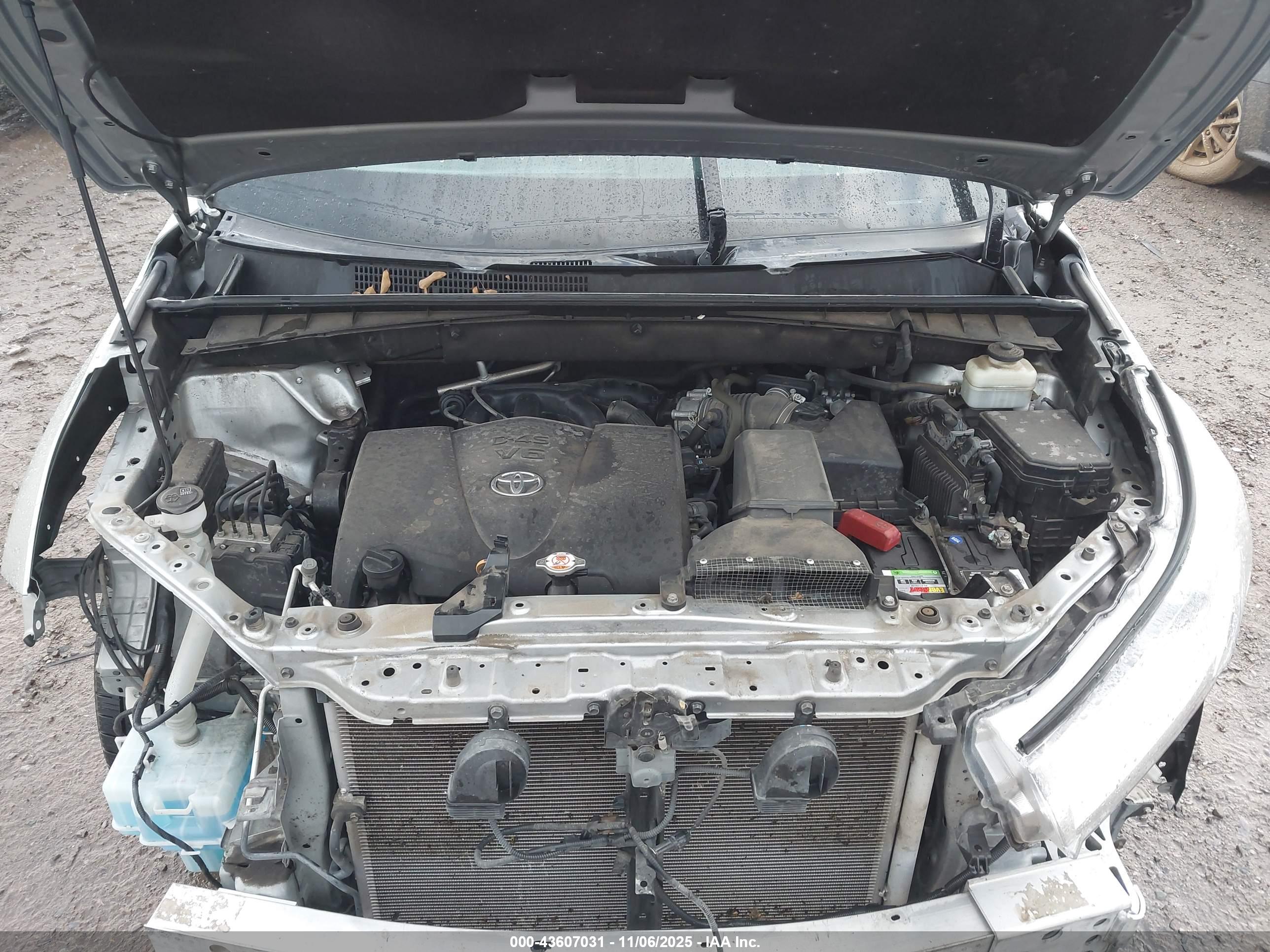 TOYOTA HIGHLANDER image 10