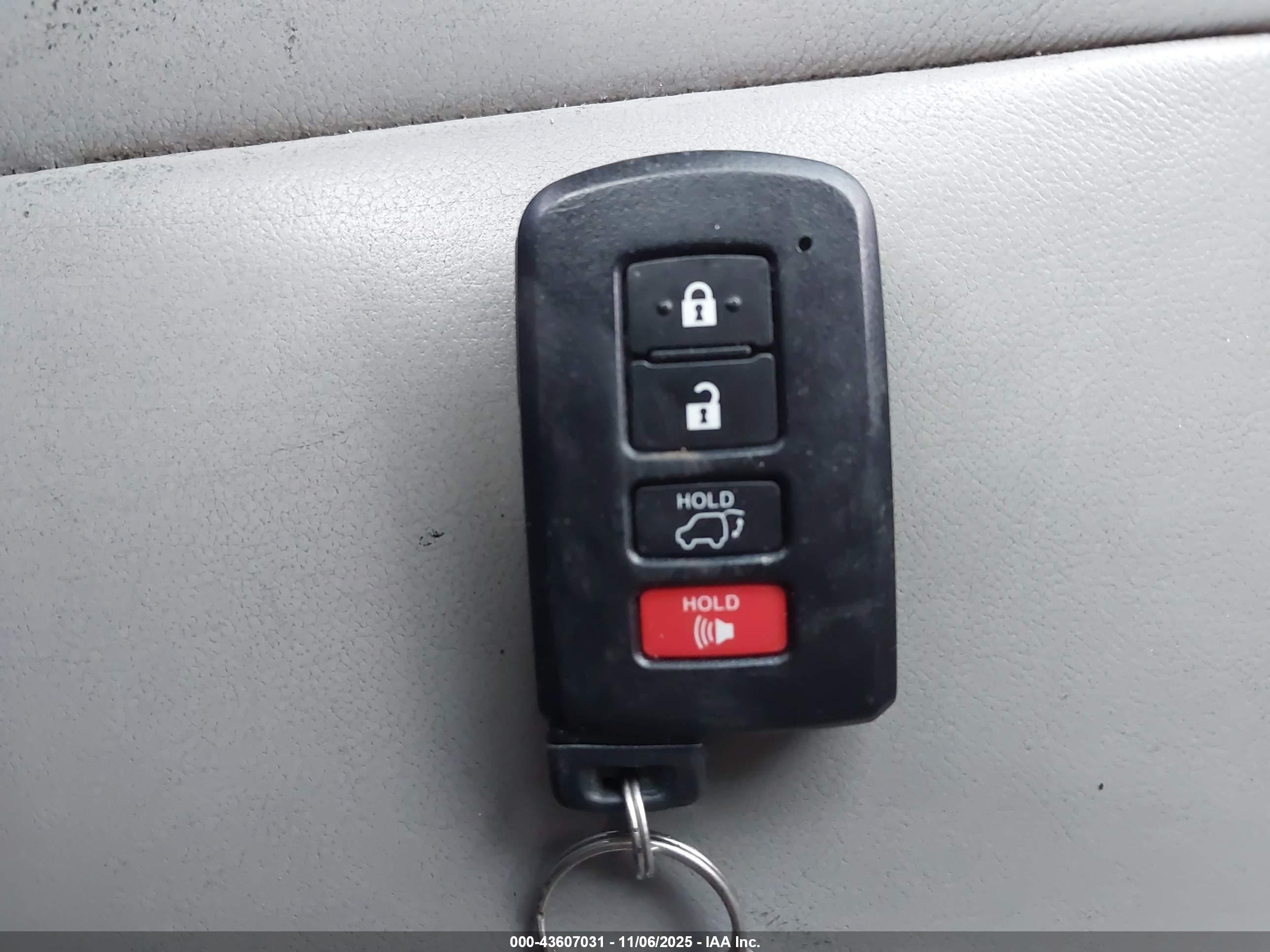 TOYOTA HIGHLANDER image 11