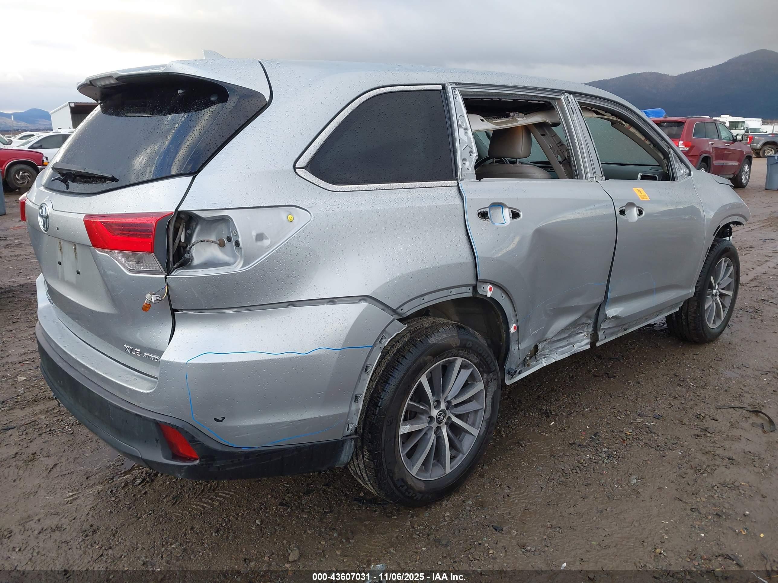 TOYOTA HIGHLANDER image 4