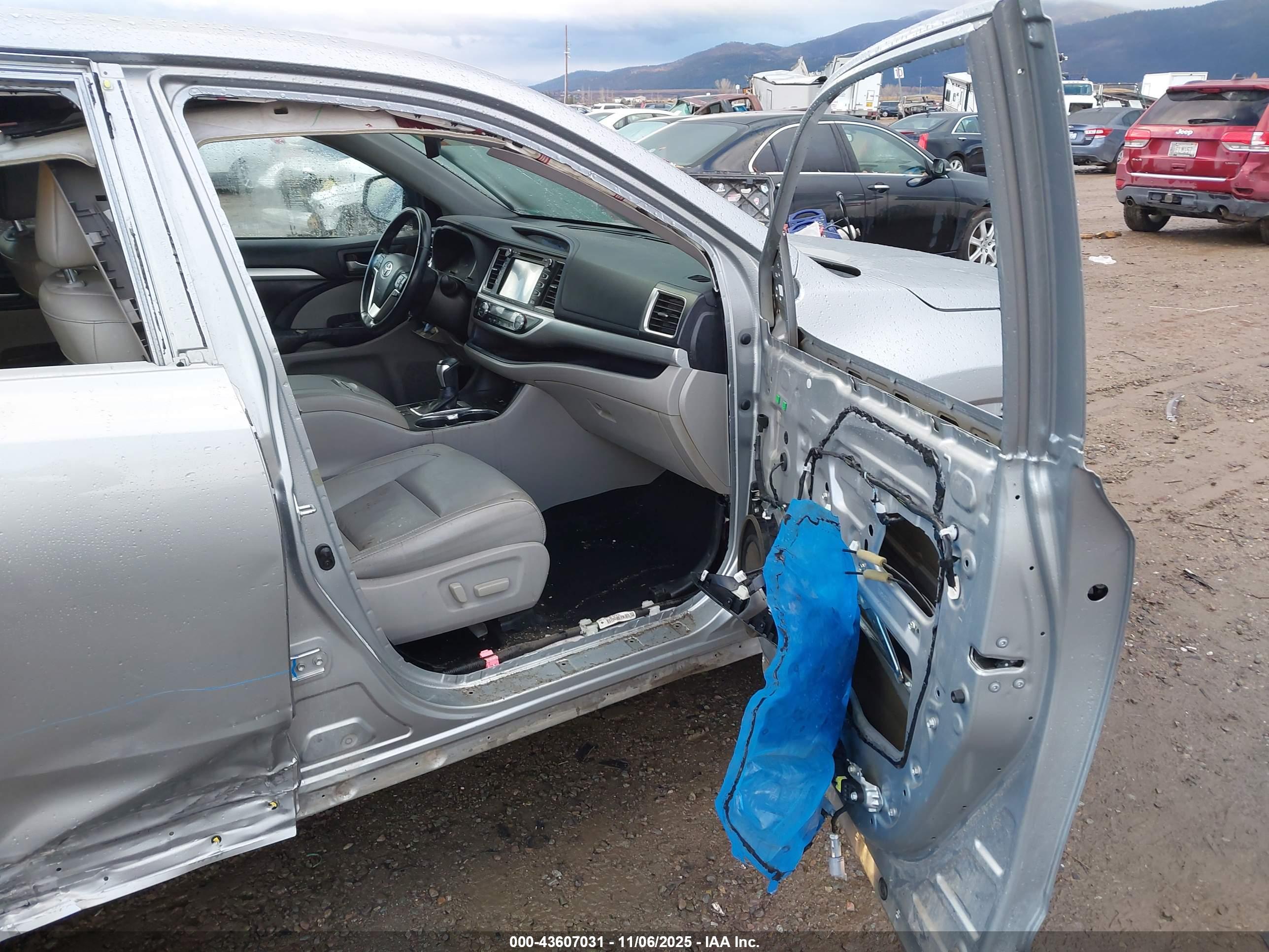 TOYOTA HIGHLANDER image 5