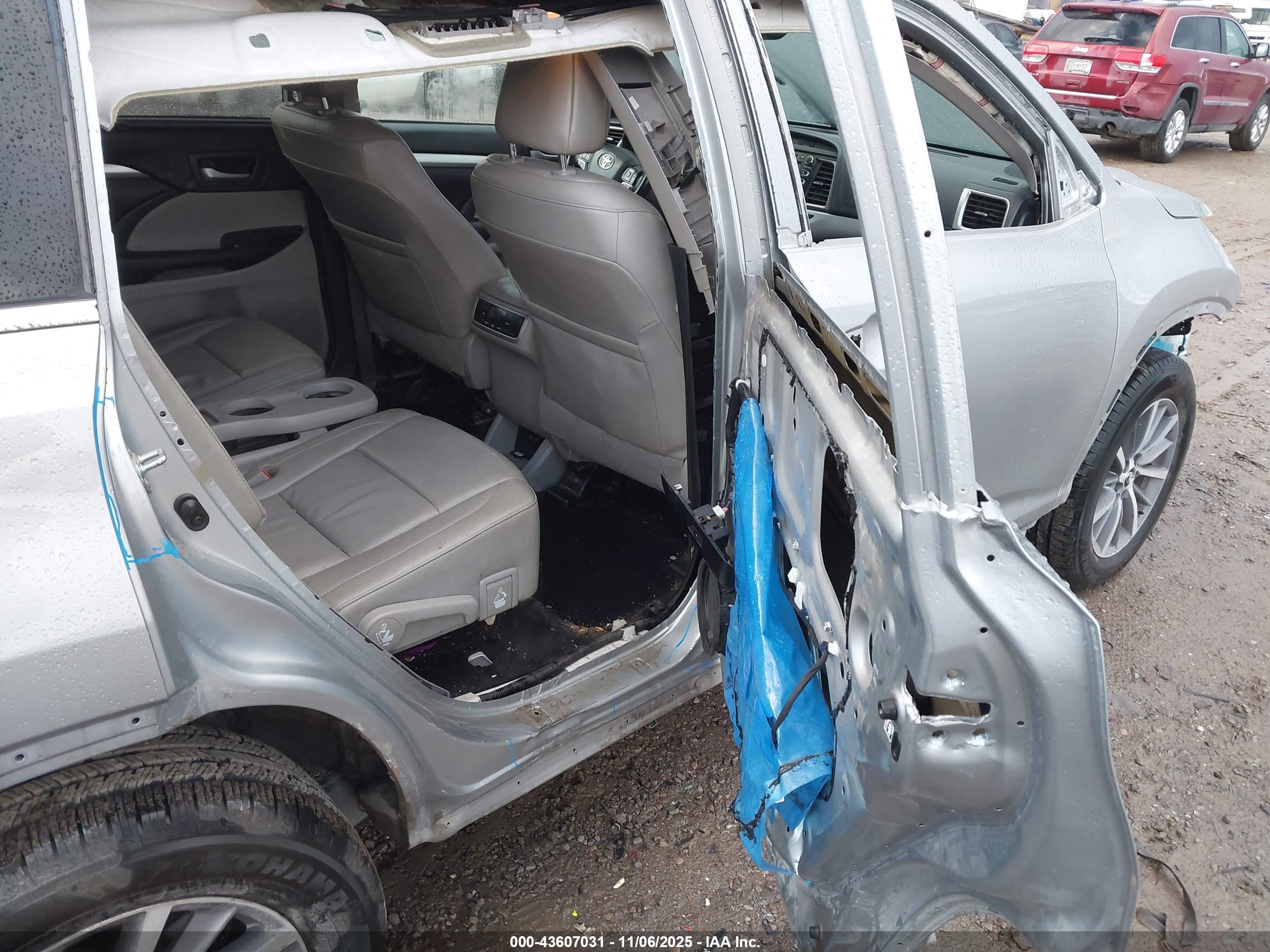 TOYOTA HIGHLANDER image 8