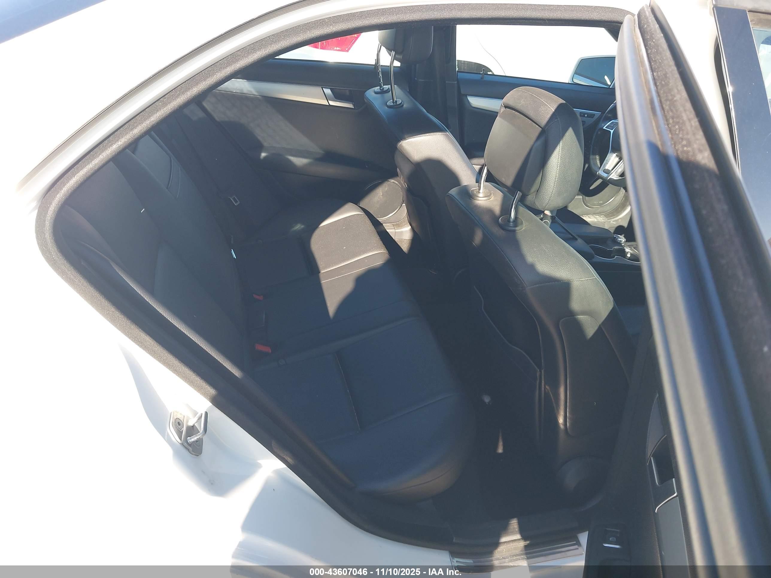 MERCEDES-BENZ C image 8