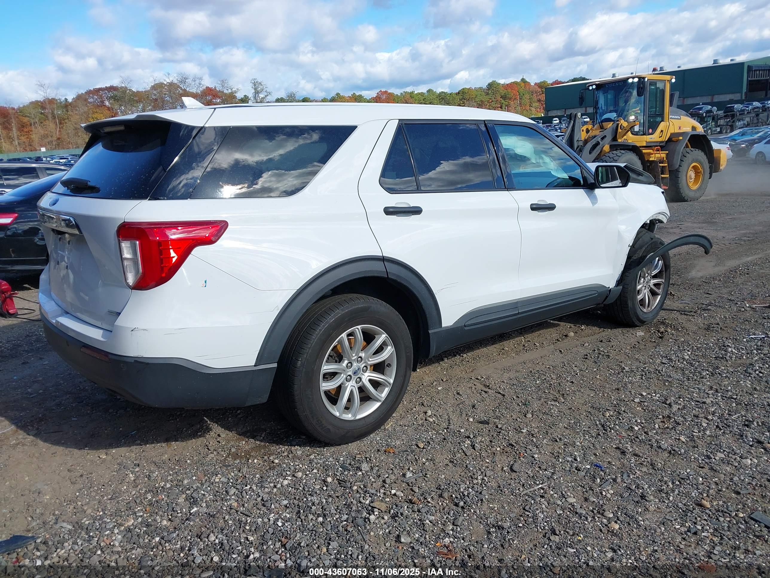 FORD EXPLORER image 4