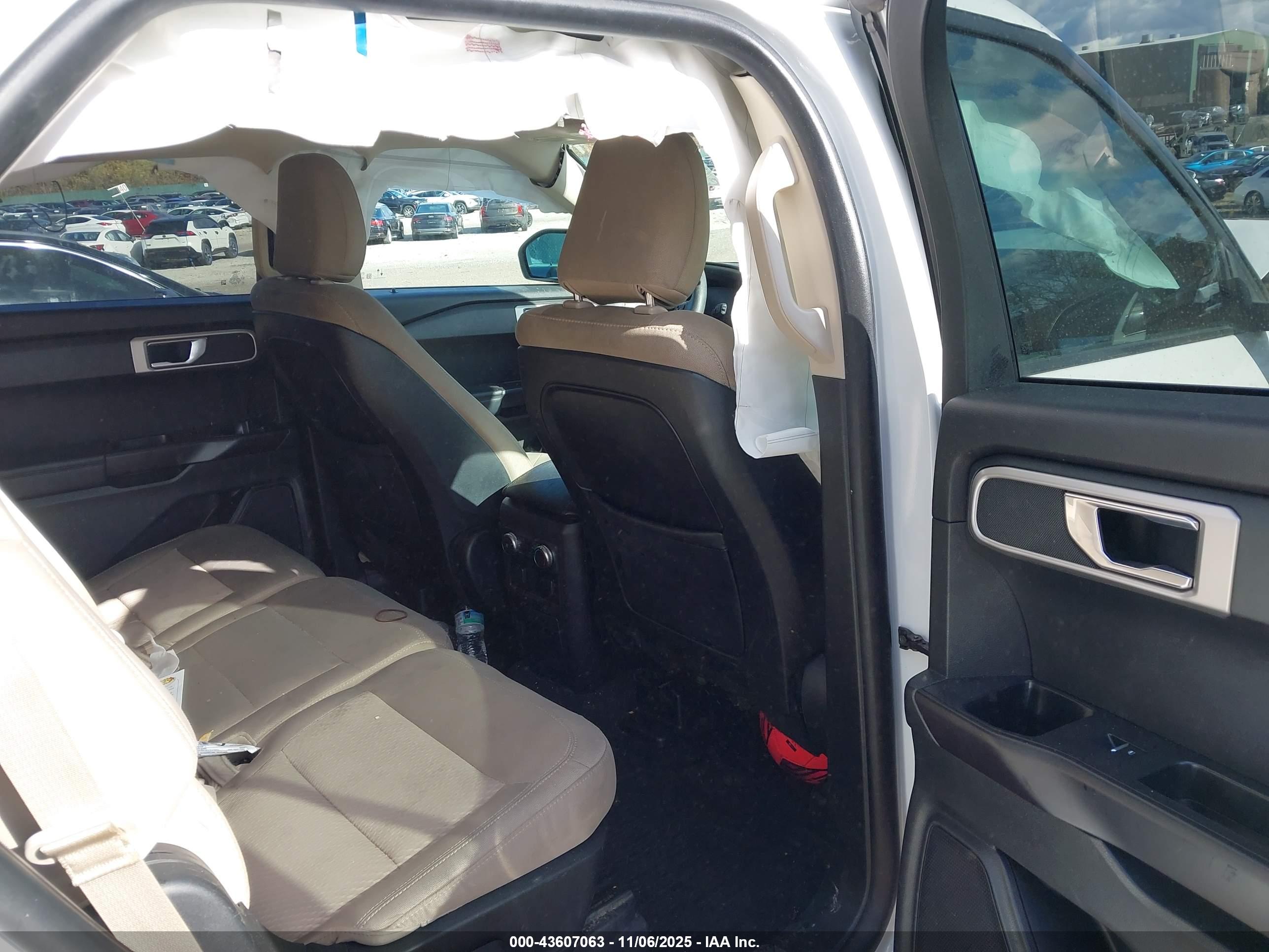 FORD EXPLORER image 8