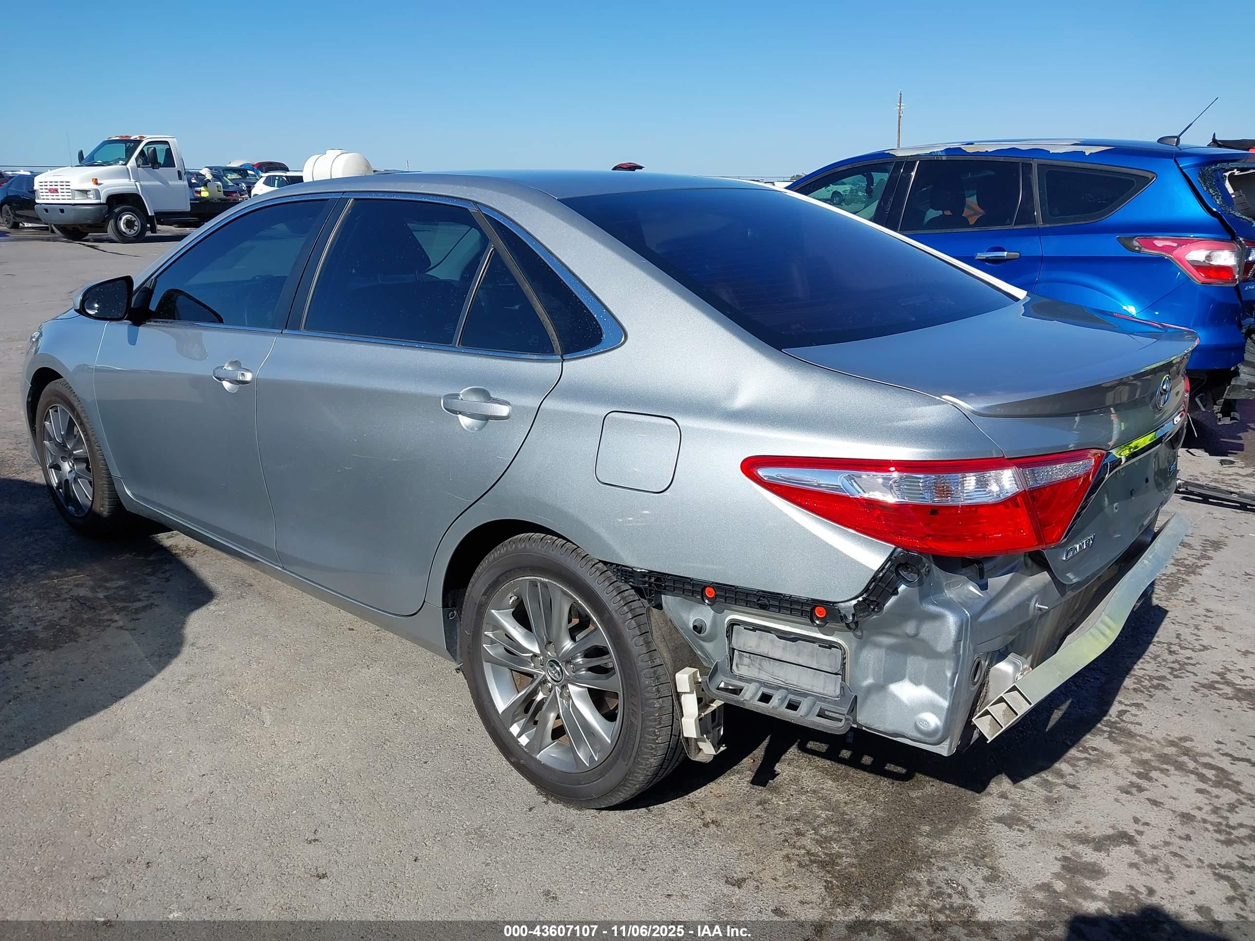 TOYOTA CAMRY image 3