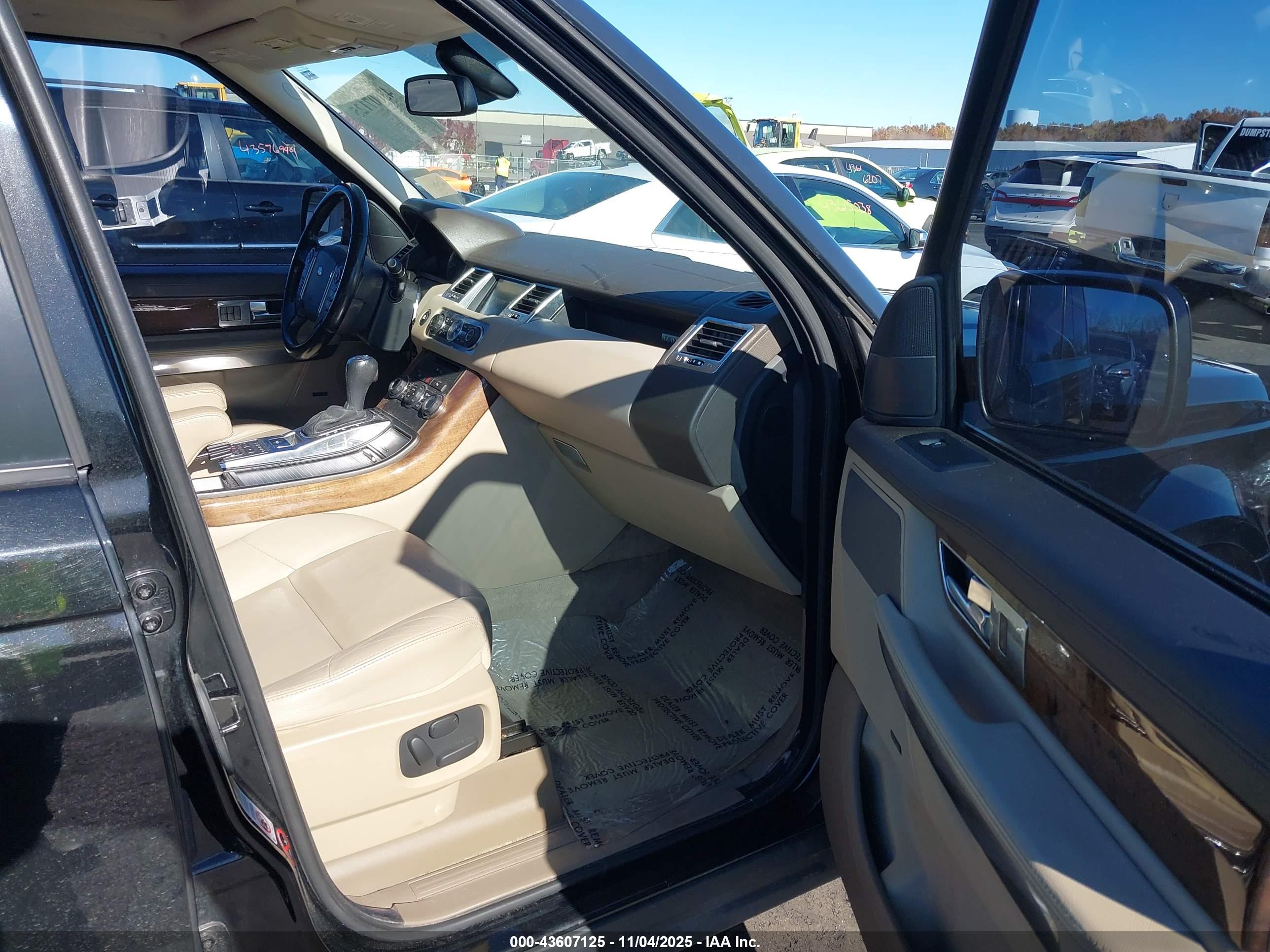 LAND ROVER image 5