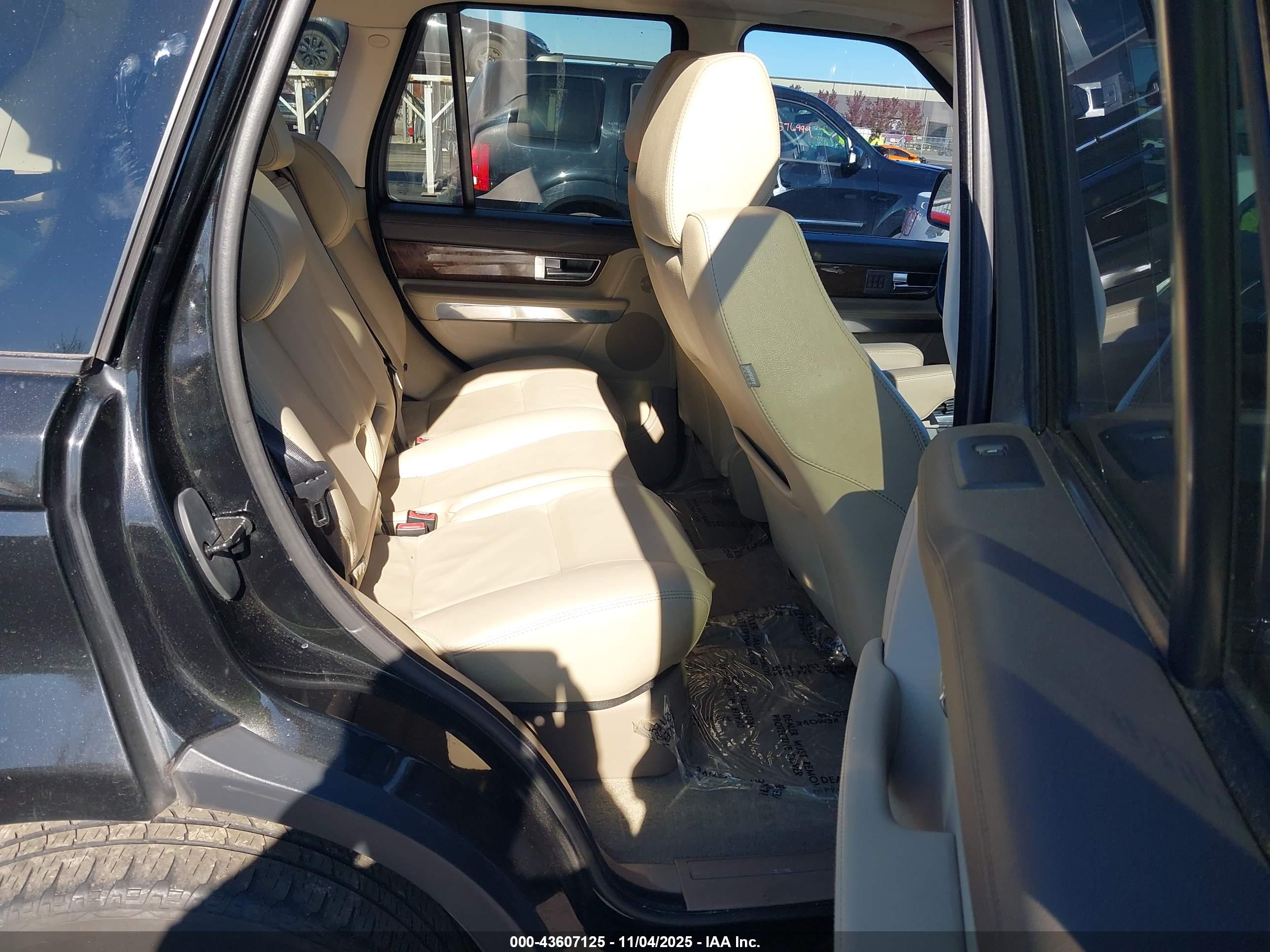 LAND ROVER image 8