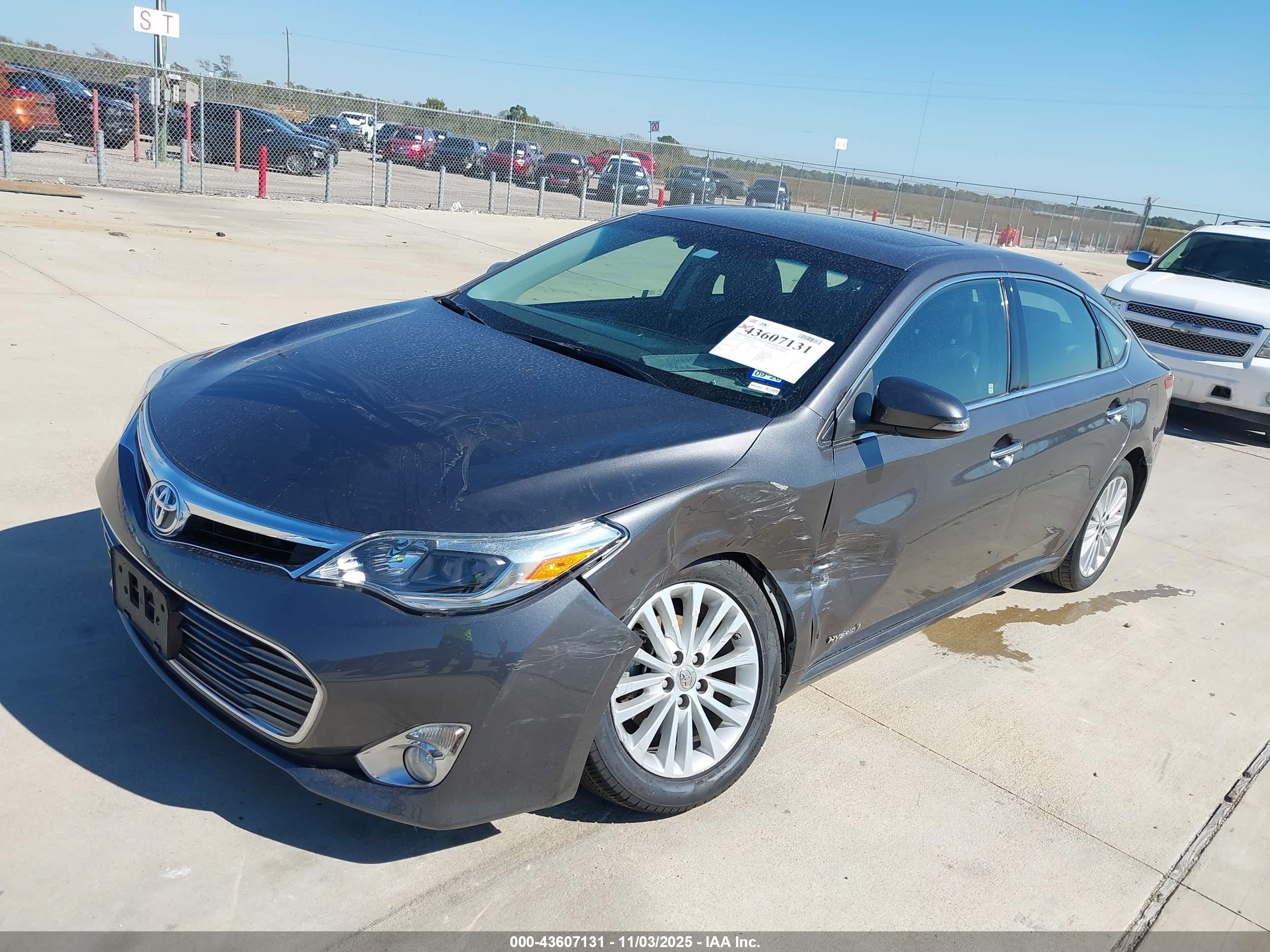 TOYOTA AVALON image 2