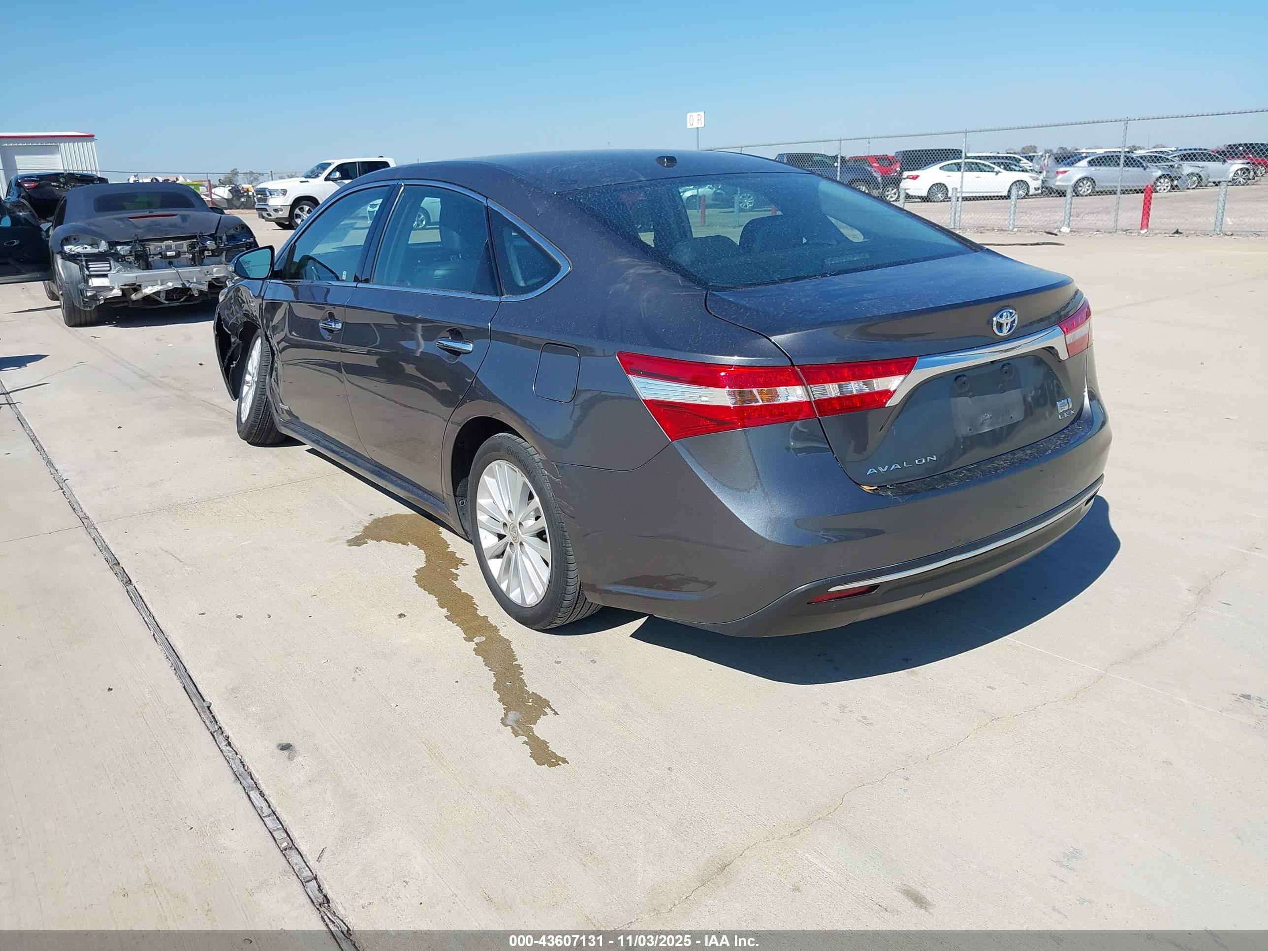 TOYOTA AVALON image 3