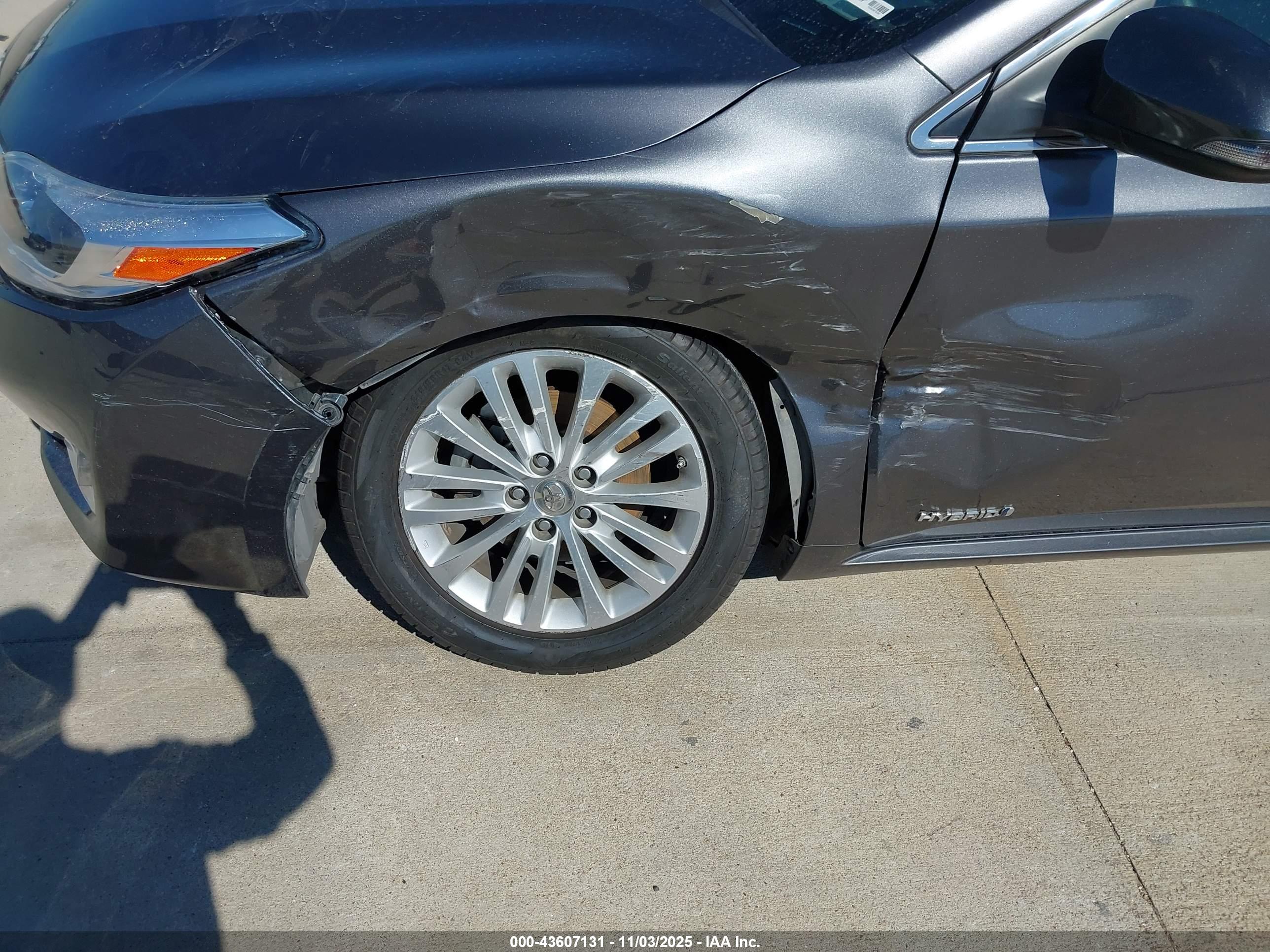 TOYOTA AVALON image 6