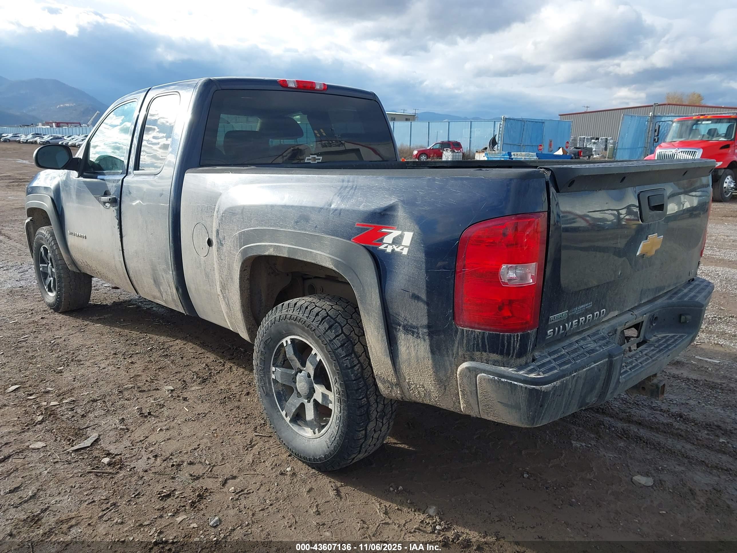 CHEVROLET SILVERADO image 3