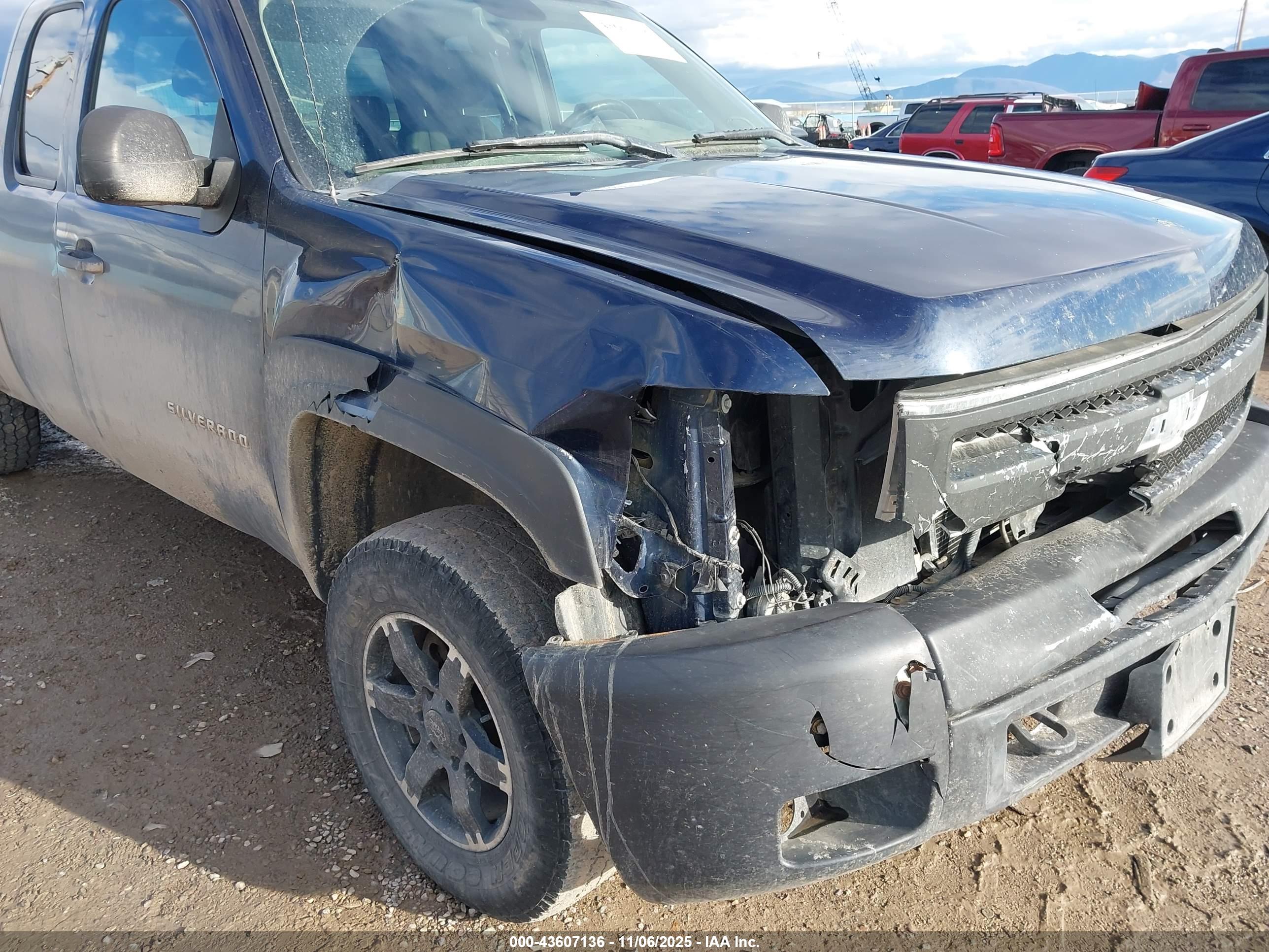 CHEVROLET SILVERADO image 6