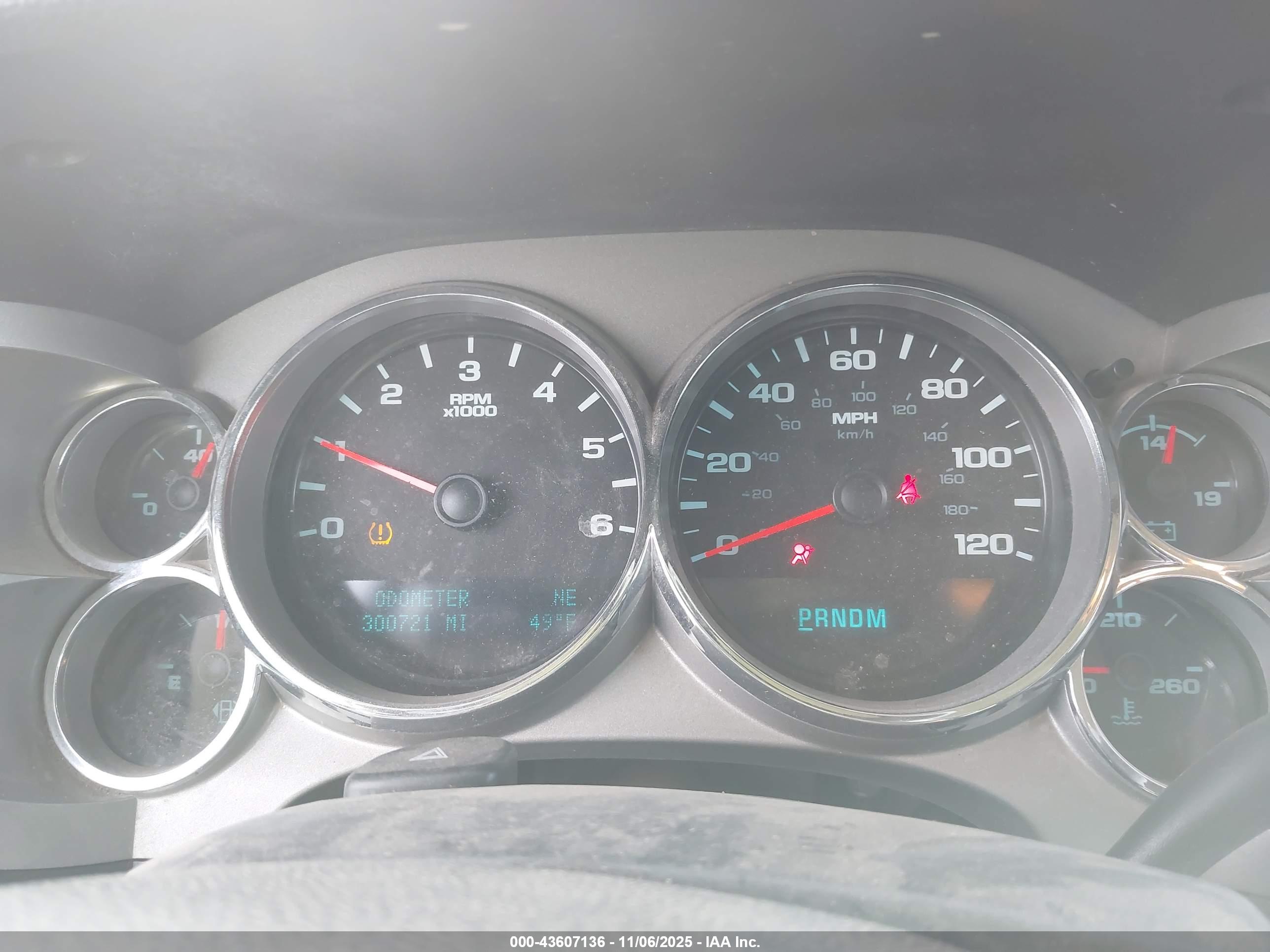 CHEVROLET SILVERADO image 7
